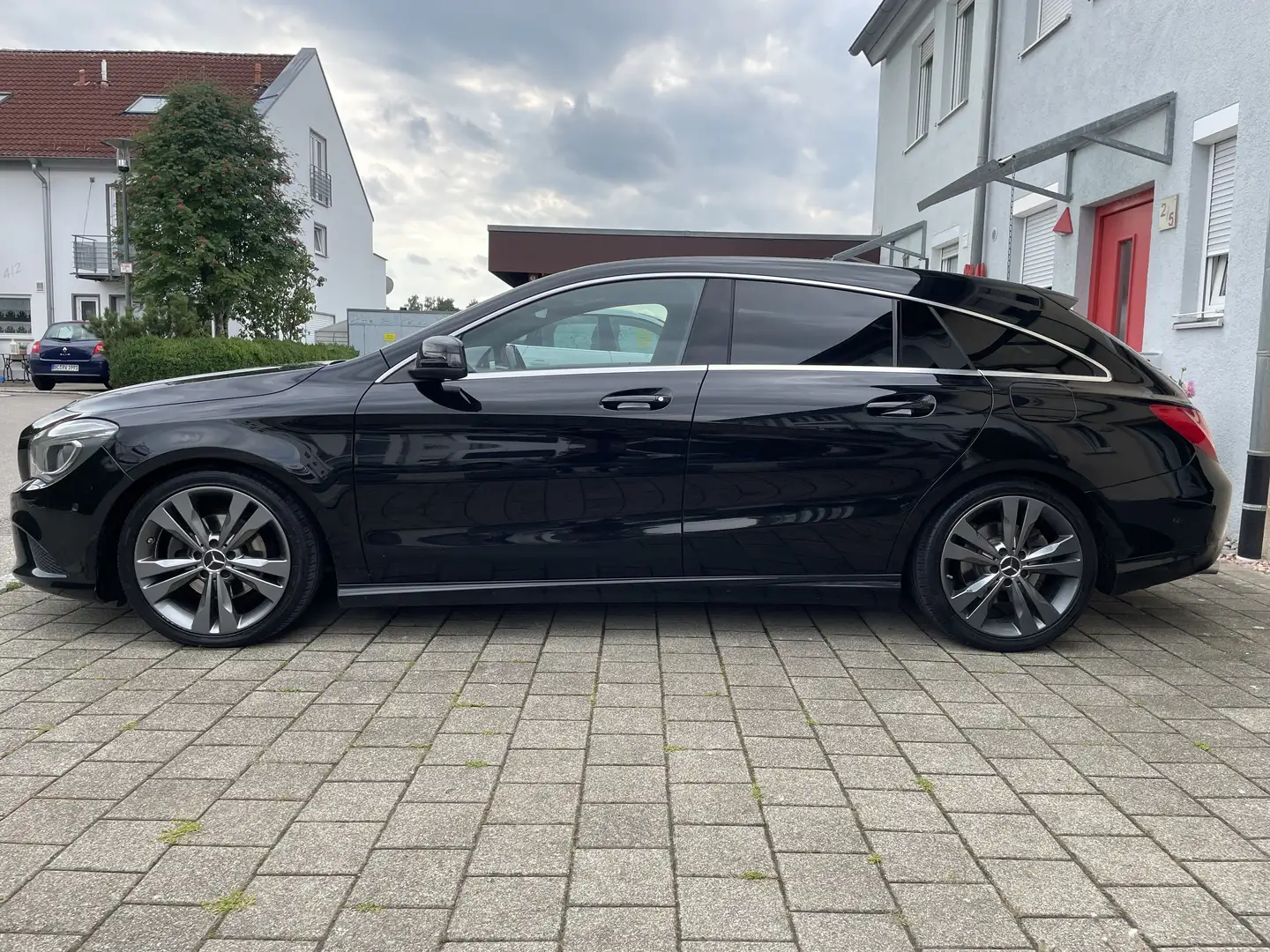 Mercedes-Benz CLA 220 CLA 220 CDI / d (117.903) Schwarz - 2