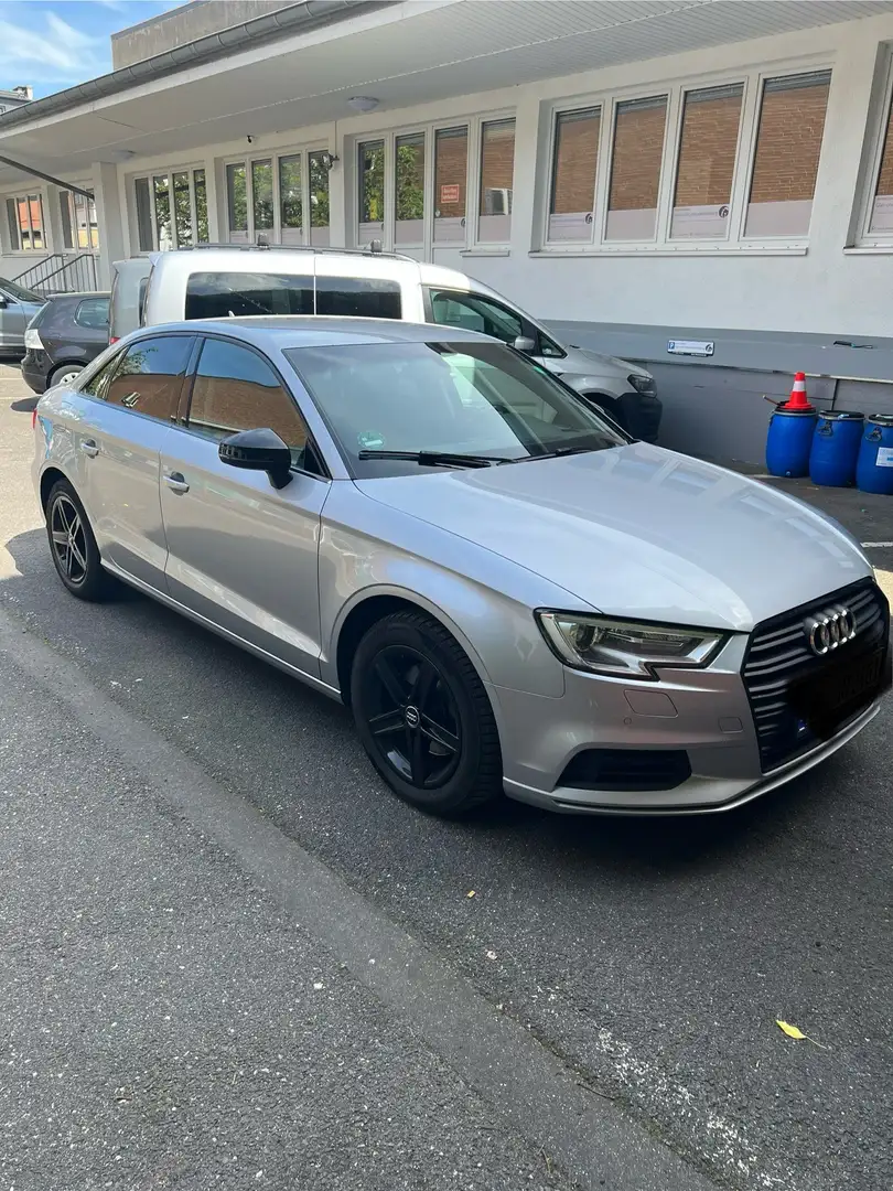 Audi A3 Limousine Grau - 1