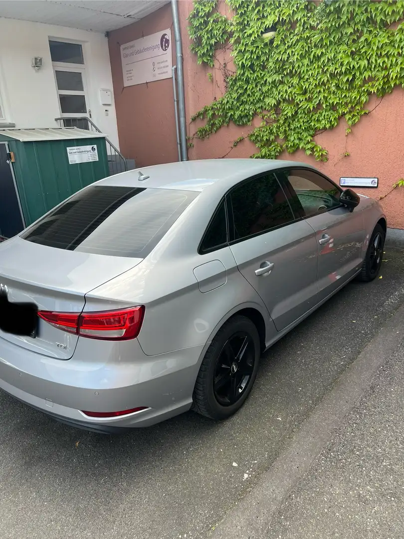 Audi A3 Limousine Grau - 2