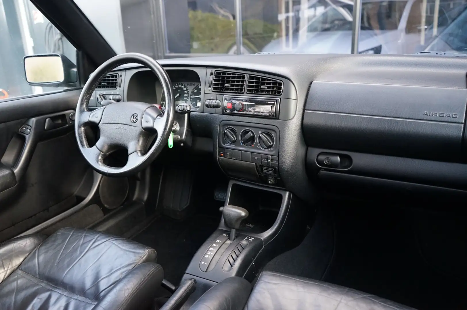 Volkswagen Golf 2.8 VR6, Leder, Schuifdak, Airco, Stoelverwarming, Schwarz - 2