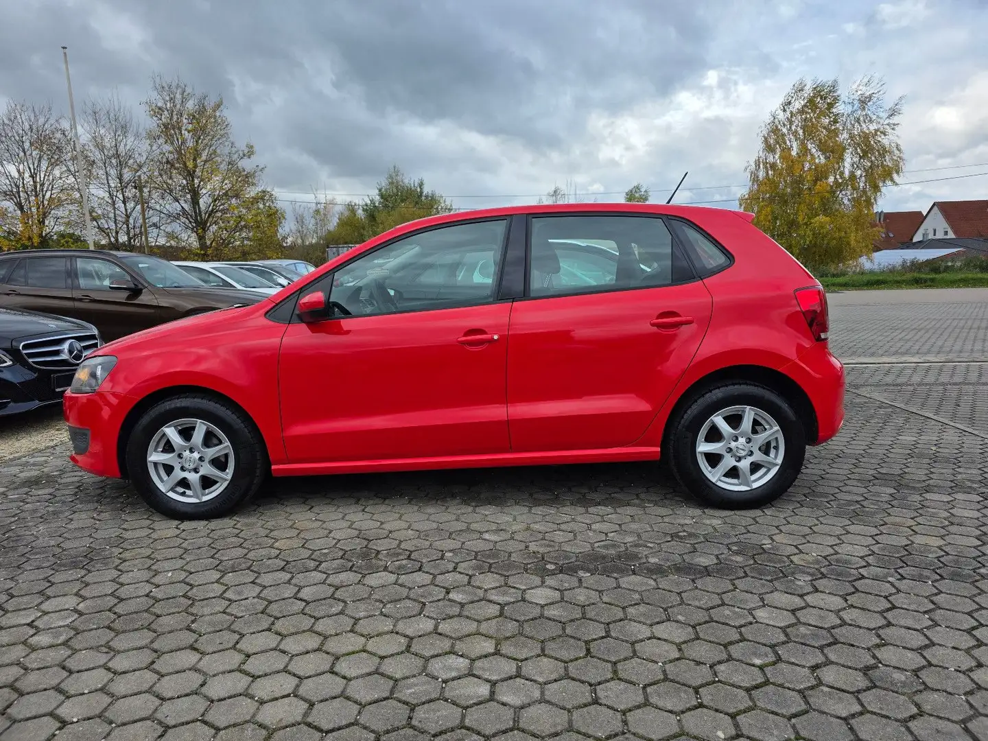 Volkswagen Polo V Trendline / TÜV NEU Rosso - 2