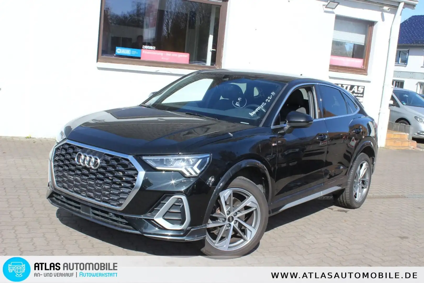 Audi Q3 Sportback 45 TFSI e S line S tronic Matrix LE Schwarz - 1