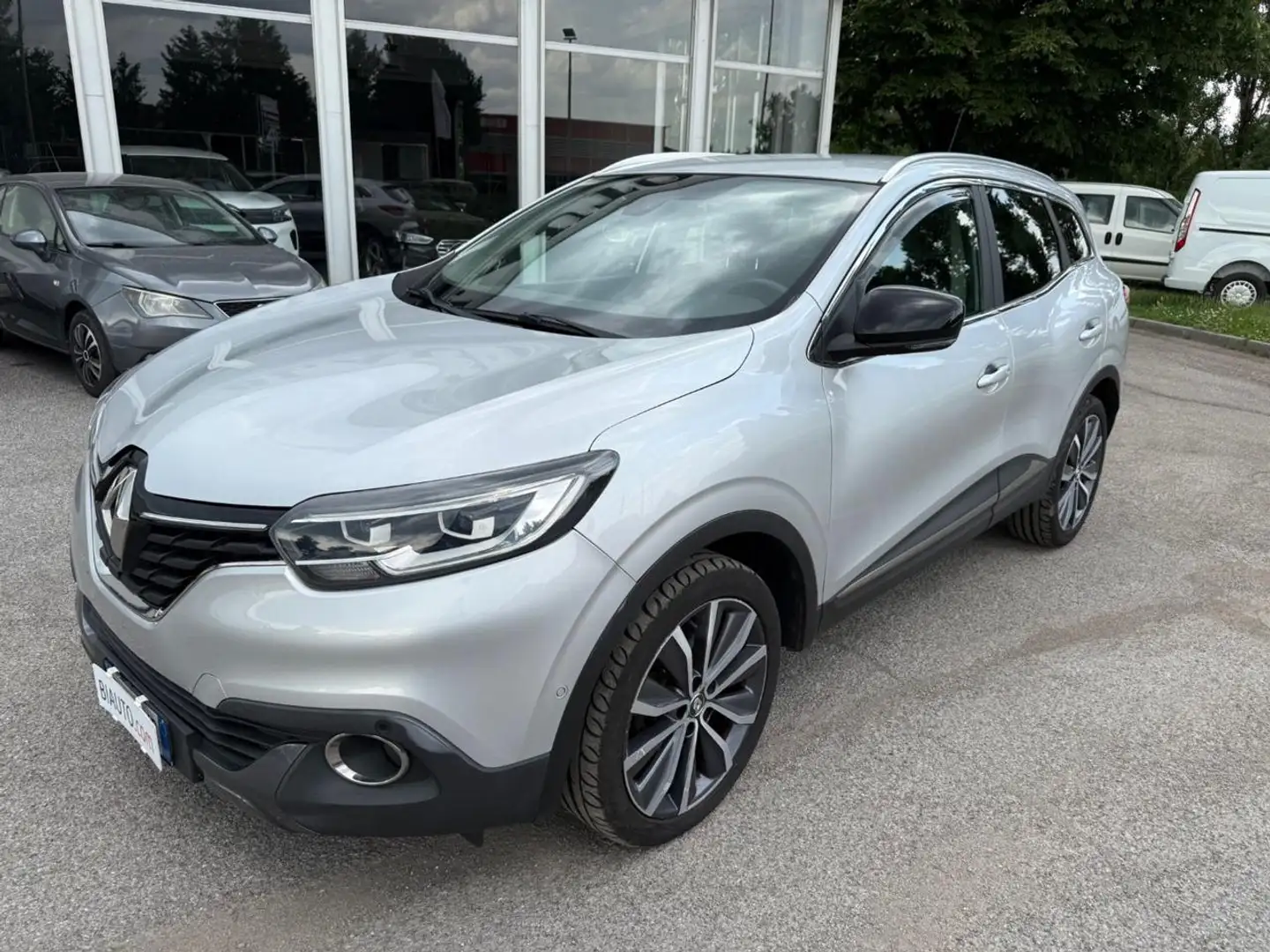 Renault Kadjar dCi 130CV Energy Bose NEOPATENTATI Plateado - 2