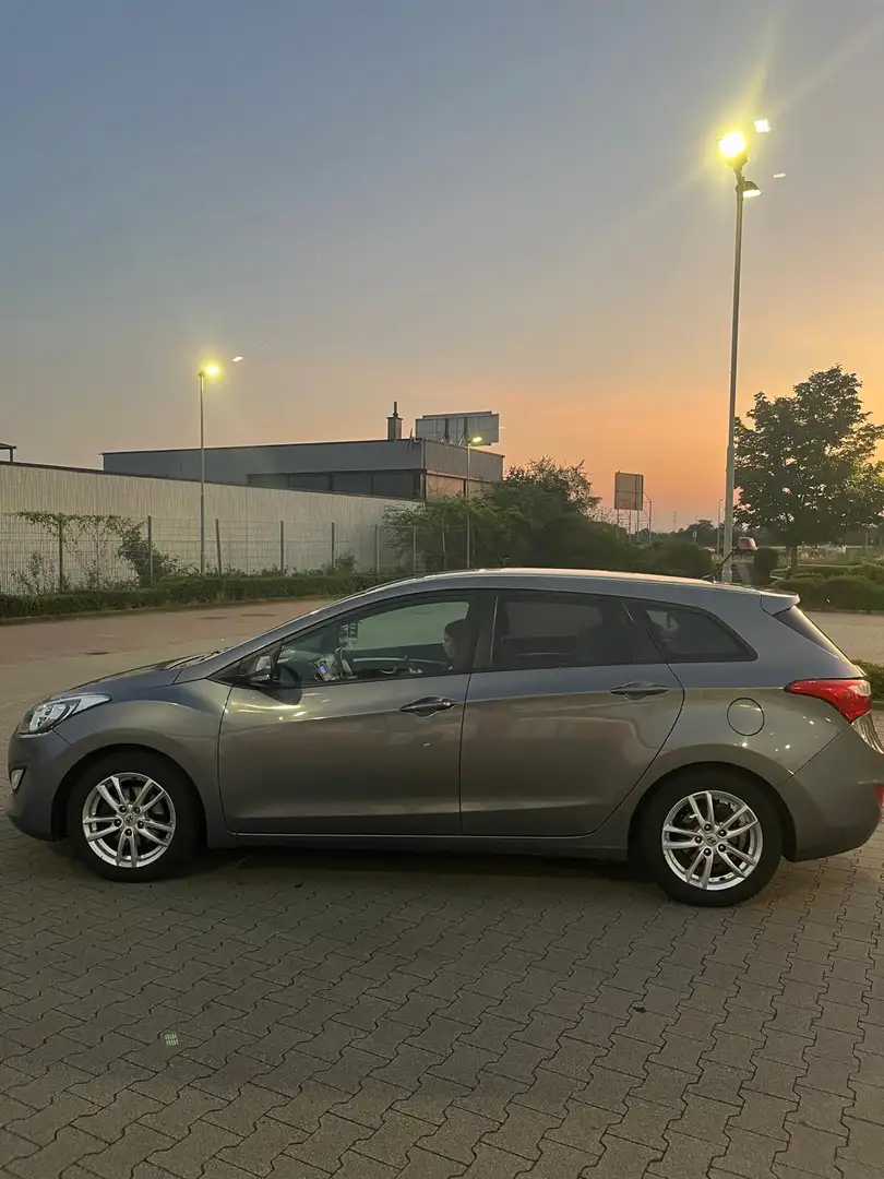 Hyundai i30 i30cw 1.6 CRDi Style - 1