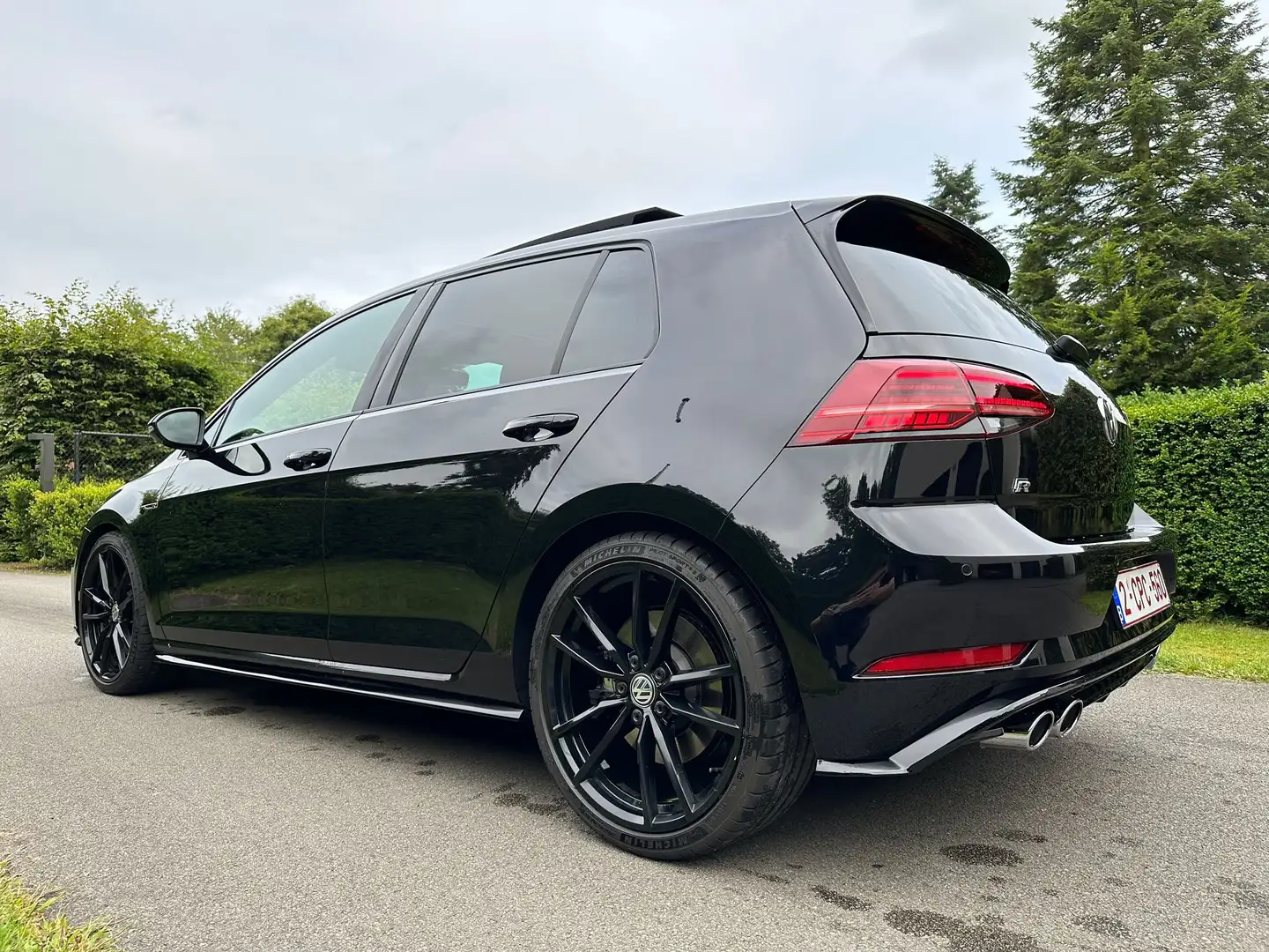 Volkswagen Golf R Golf 7.5R 4Motion PANO/DCC/VOLLEDER/KEYLESS/DSG Zwart - 2