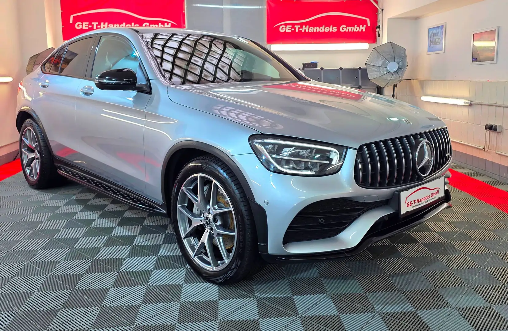 Mercedes-Benz GLC 200 Coupé 4MATIC AMG-Paket LED Leder mit nur 40.000Km Silber - 2