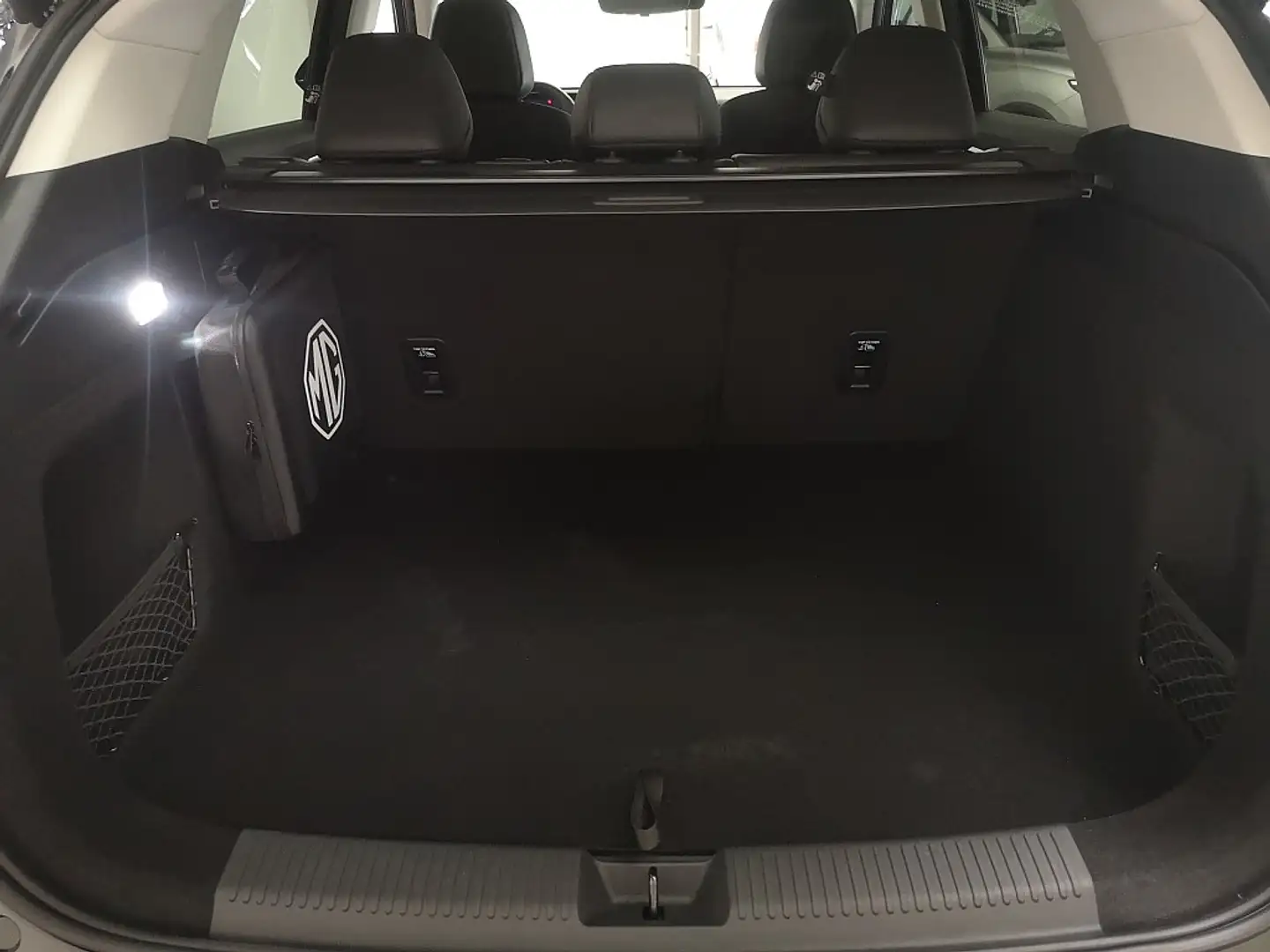 MG HS PHEV+ Luxury 21,4kWh Aut. *Vorführwagen -- WINT... Weiß - 2