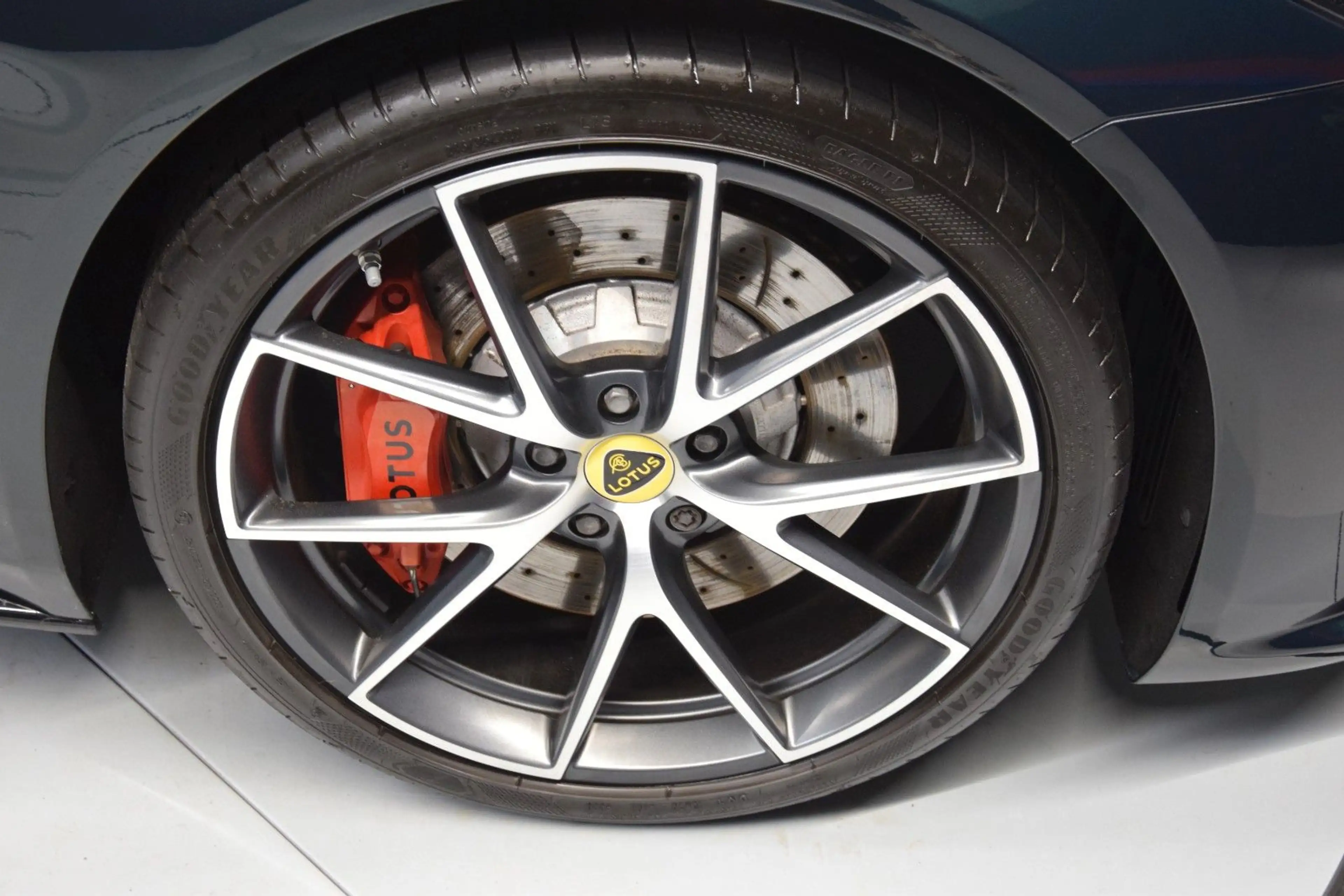 Lotus Emira 2.0 Turbo First Edition Leder beige — photo 13