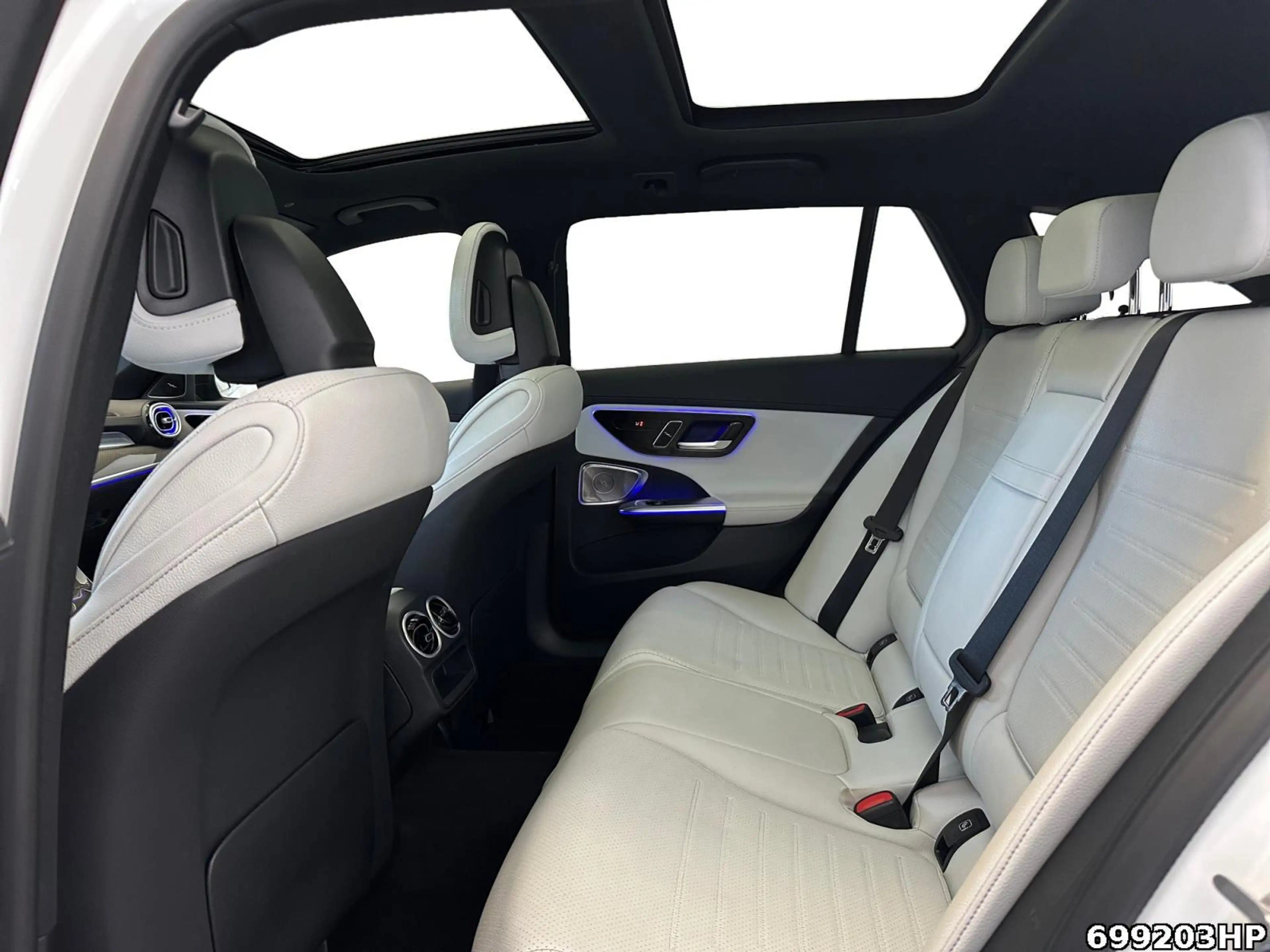 Mercedes-Benz C 180 T AMG Night Memory Pano Burmester AHK 360 — photo 11