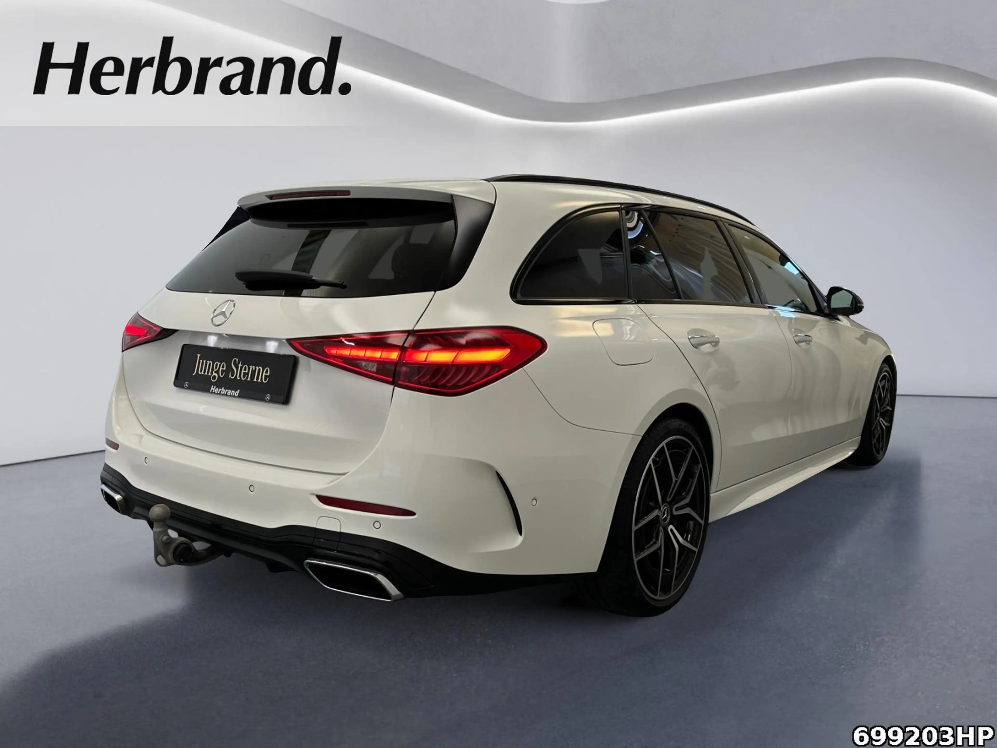 Mercedes-Benz C 180 T AMG Night Memory Pano Burmester AHK 360 — photo 3