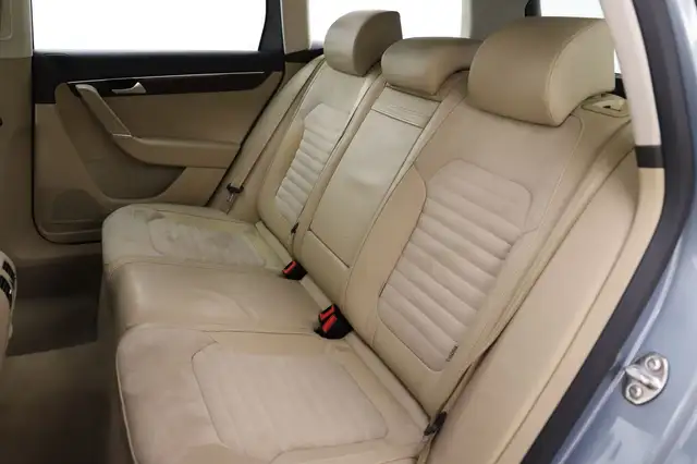 Volkswagen Passat view 11