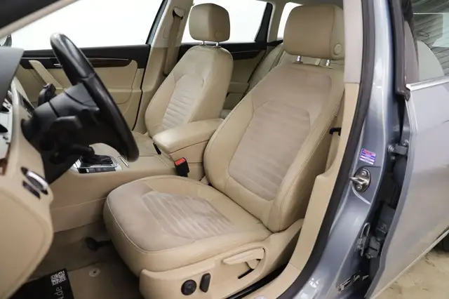 Volkswagen Passat view 9