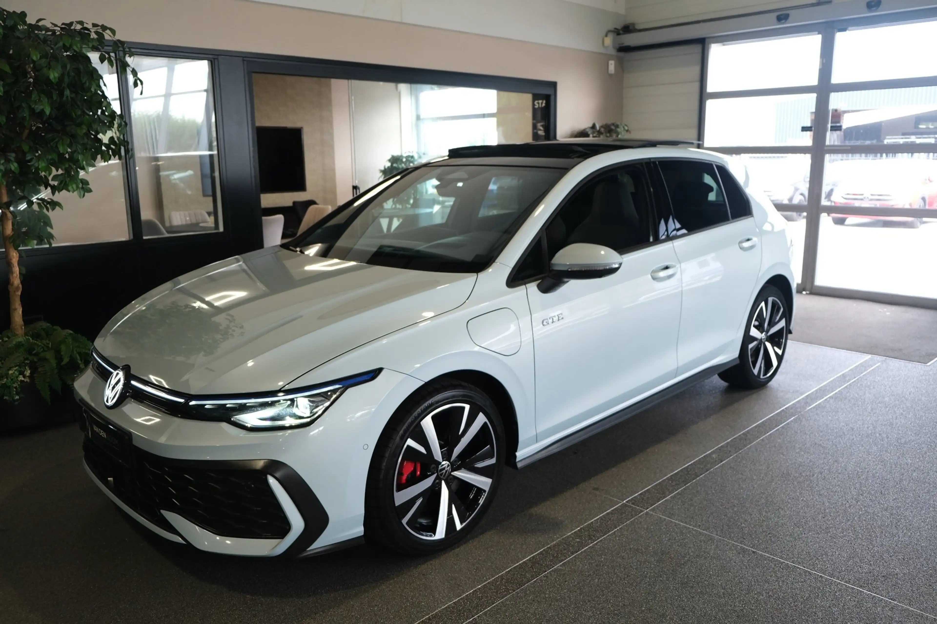 Volkswagen Golf GTE 8.5 1.5 eHybrid 272PK Facelift Pano Volleder 360Ca — photo 10