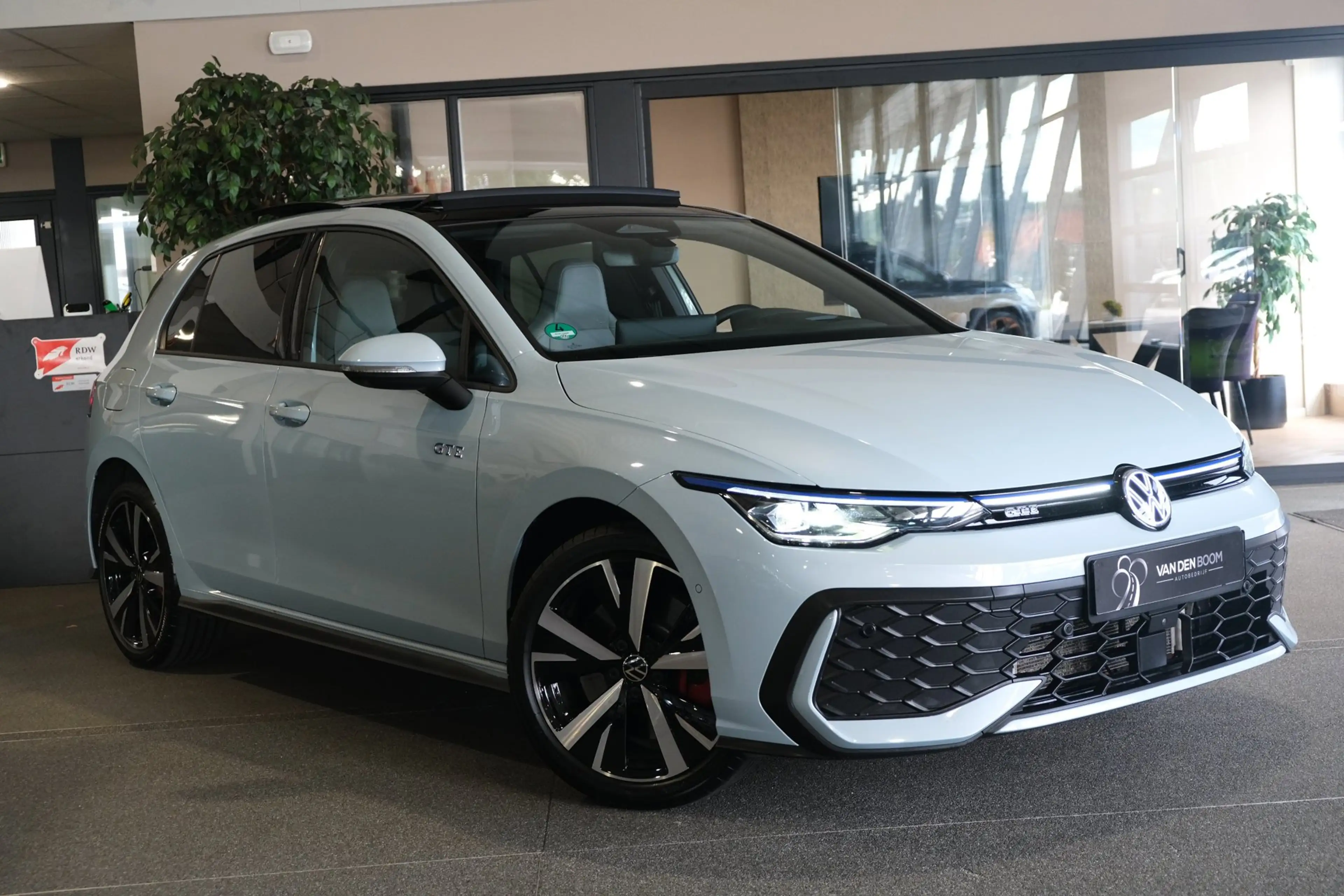 Volkswagen Golf GTE 8.5 1.5 eHybrid 272PK Facelift Pano Volleder 360Ca — photo 6