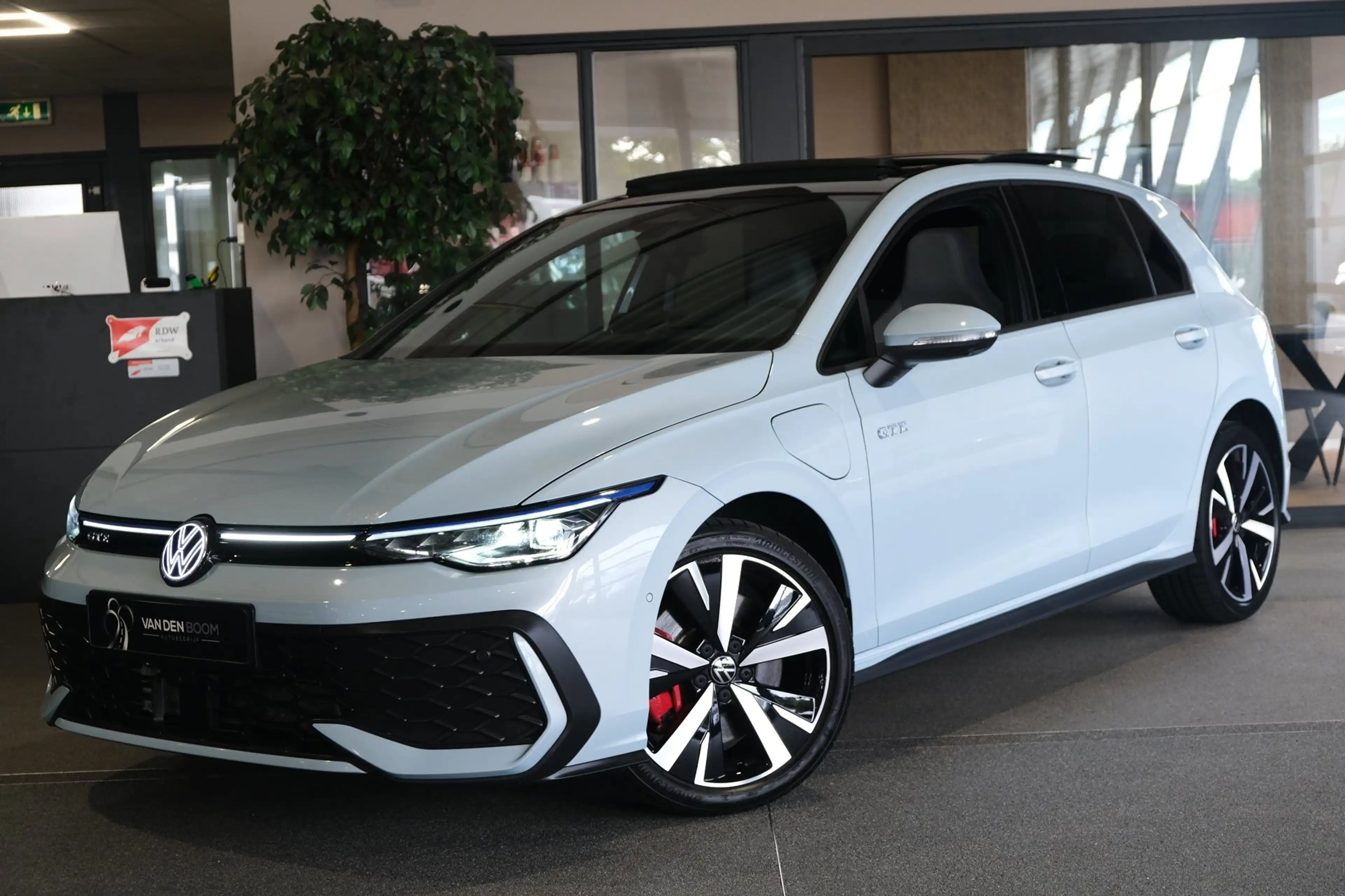 Volkswagen Golf GTE 8.5 1.5 eHybrid 272PK Facelift Pano Volleder 360Ca