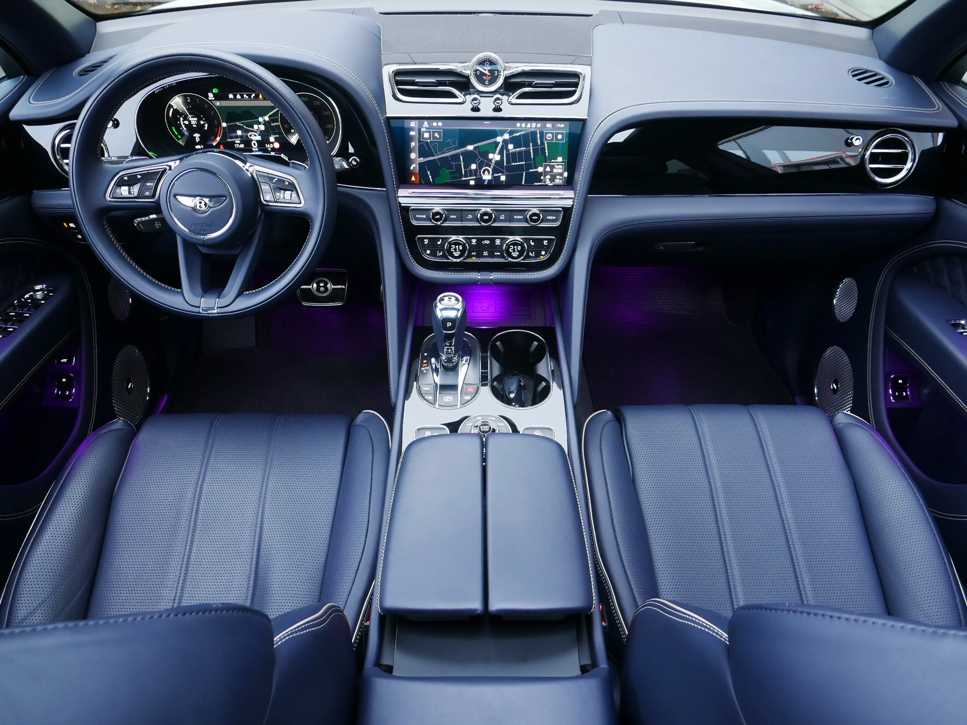 Bentley Bentayga Hybrid 3.0 PHEV Mulliner Blackline TV screens — photo 6