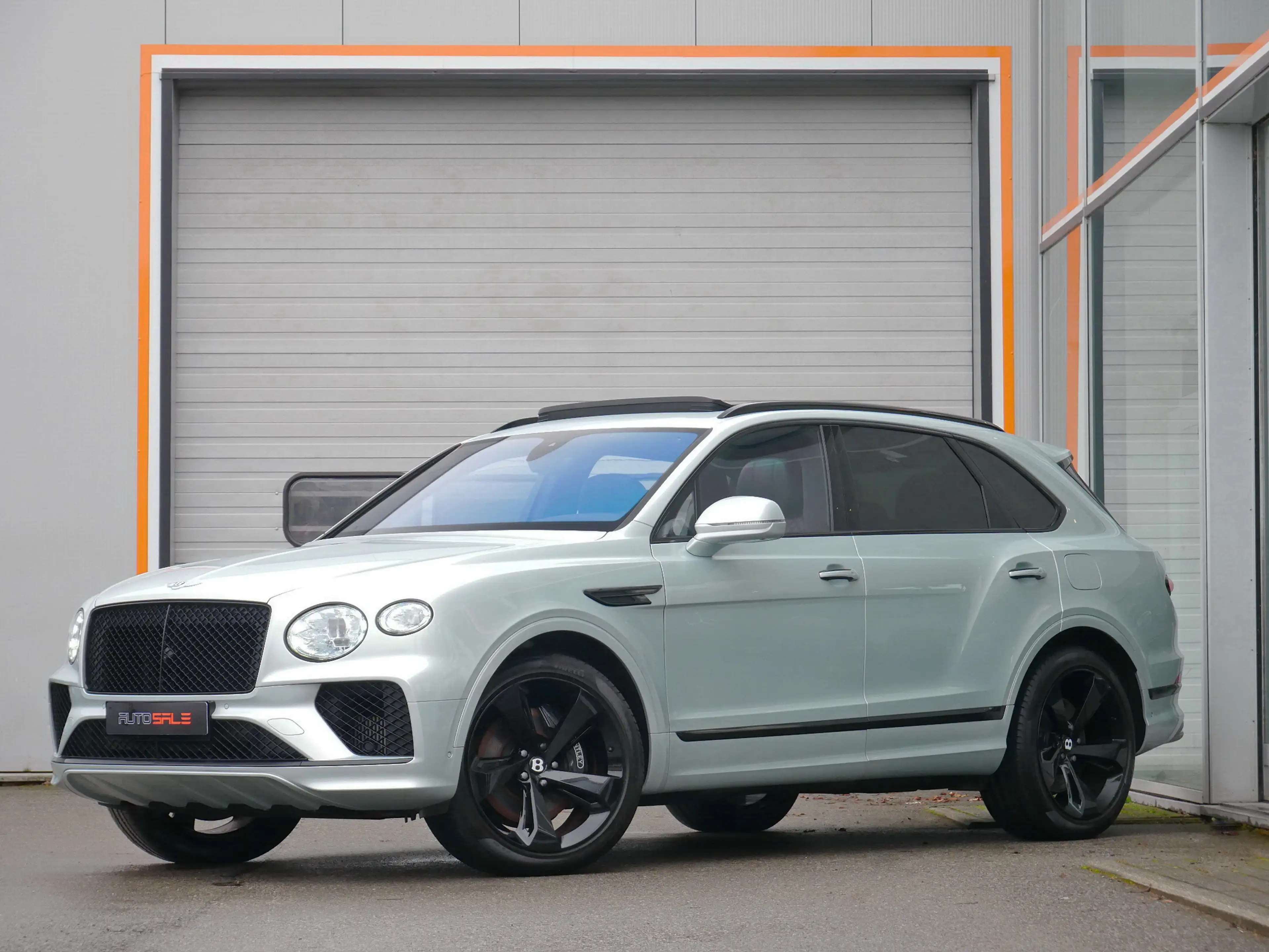 Bentley Bentayga Hybrid 3.0 PHEV Mulliner Blackline TV screens