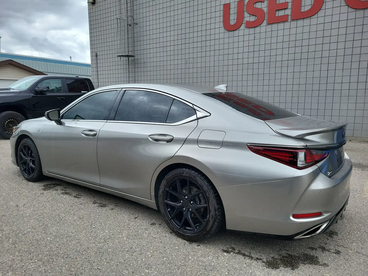 Lexus ES снимка Lexus ES