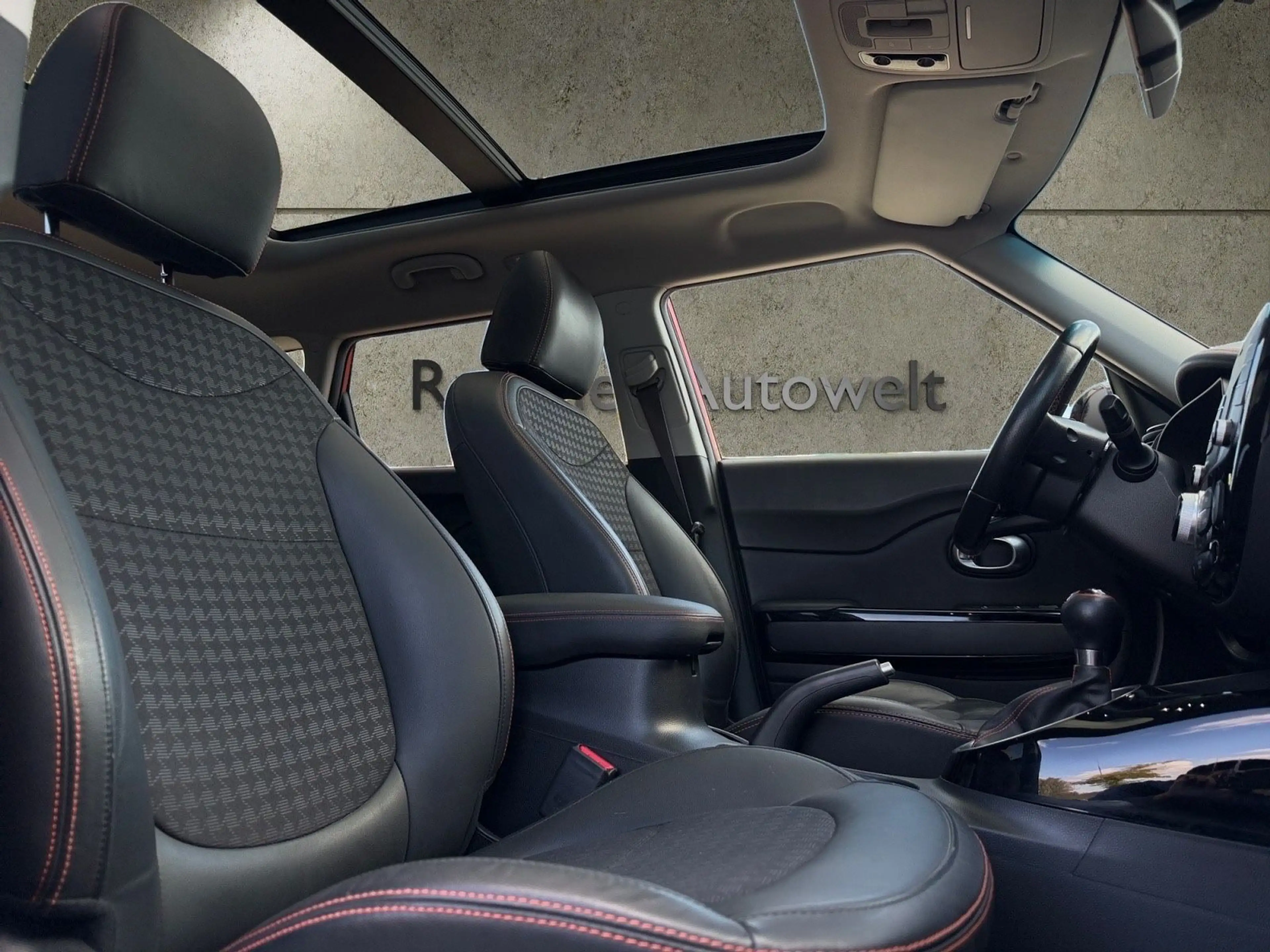 Kia Soul Turbo *NAVI*RFK*SHZ*S-DACH*PANO*TEMP*TÜV* — photo 15