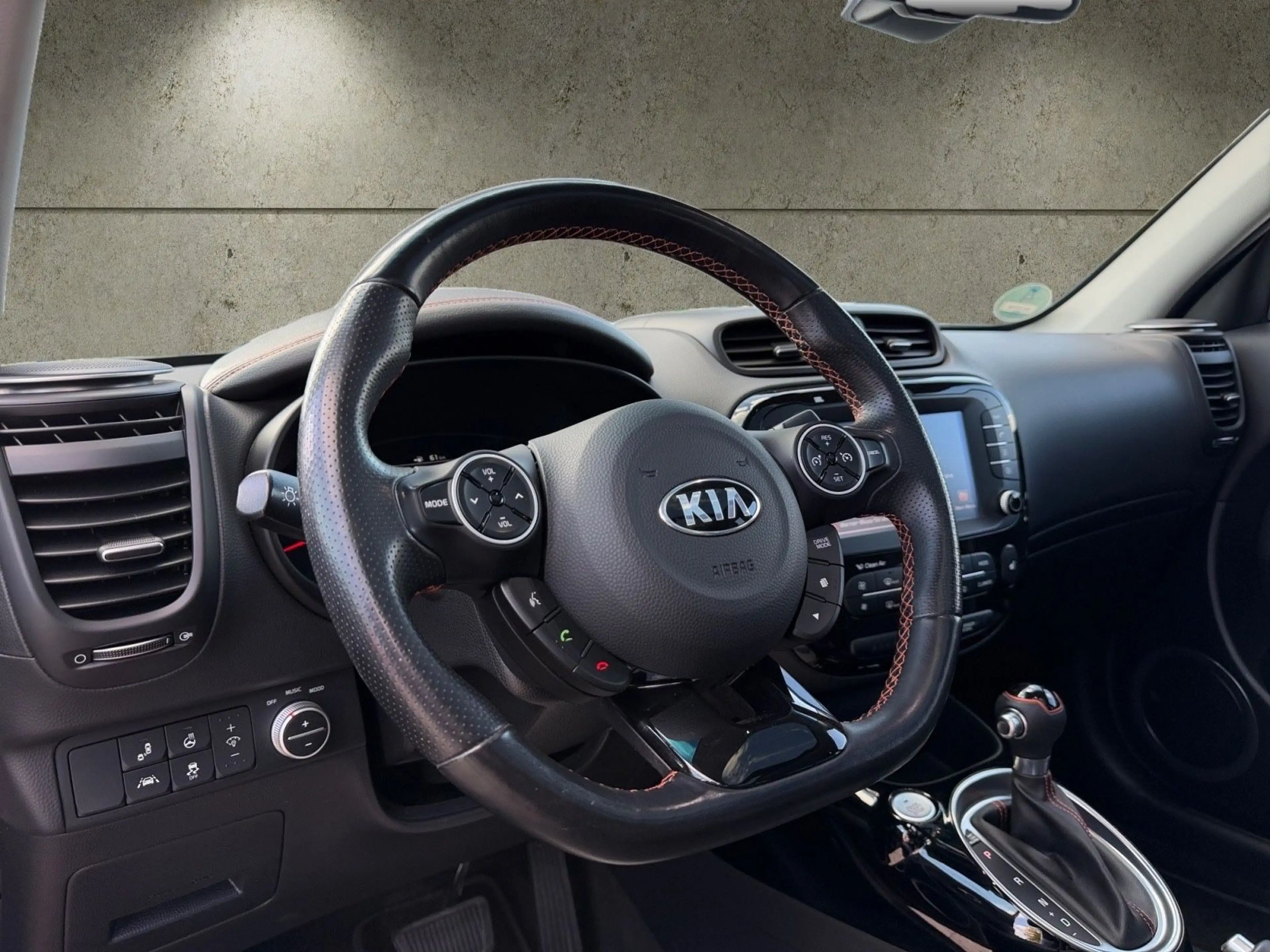 Kia Soul Turbo *NAVI*RFK*SHZ*S-DACH*PANO*TEMP*TÜV* — photo 10