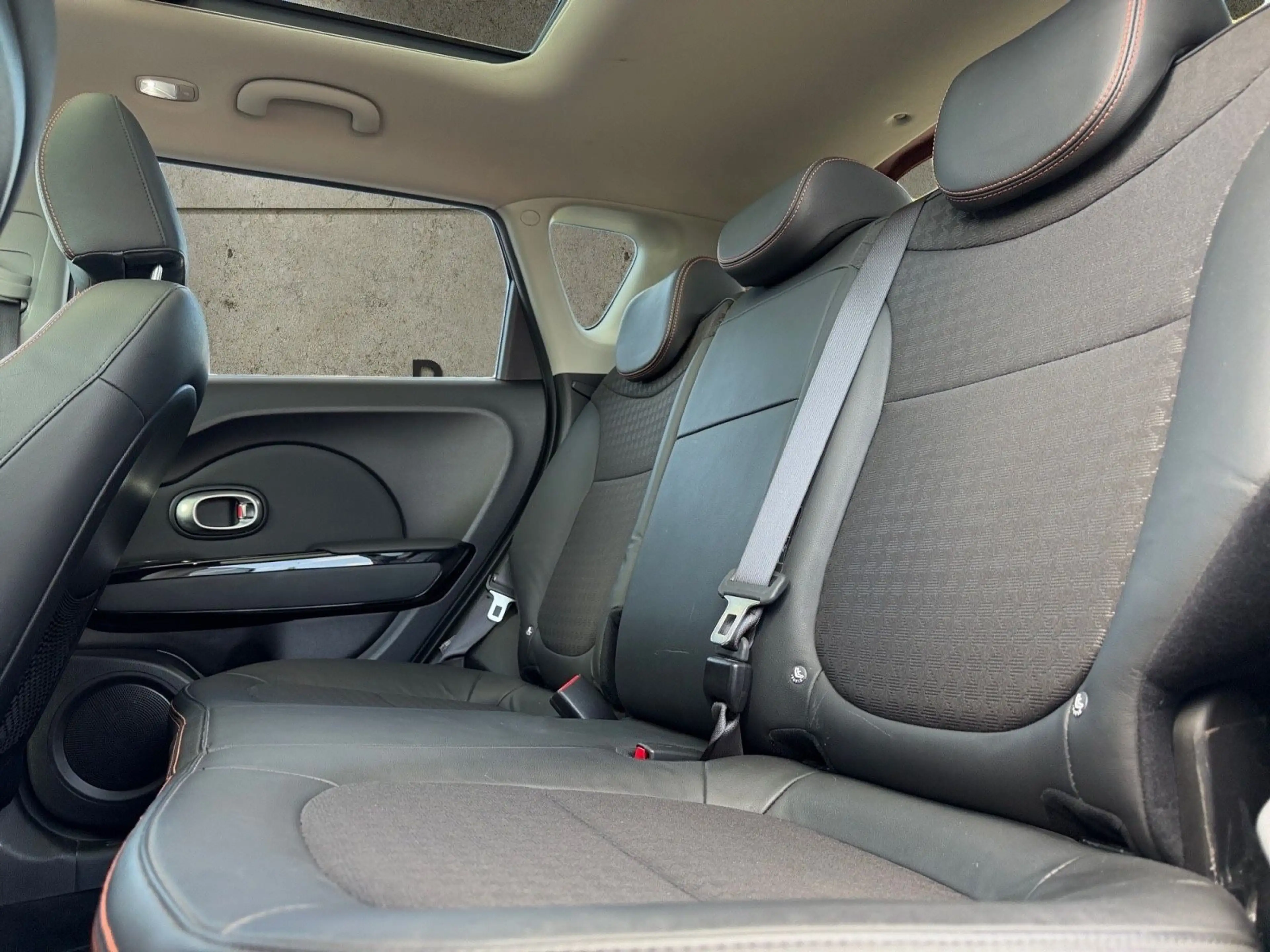 Kia Soul Turbo *NAVI*RFK*SHZ*S-DACH*PANO*TEMP*TÜV* — photo 11