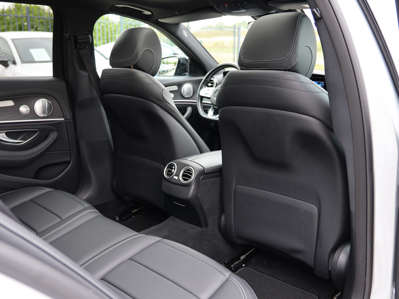 Mercedes-Benz E 350 d T AMG Line - PANO BURMESTER NIGHT — photo 26