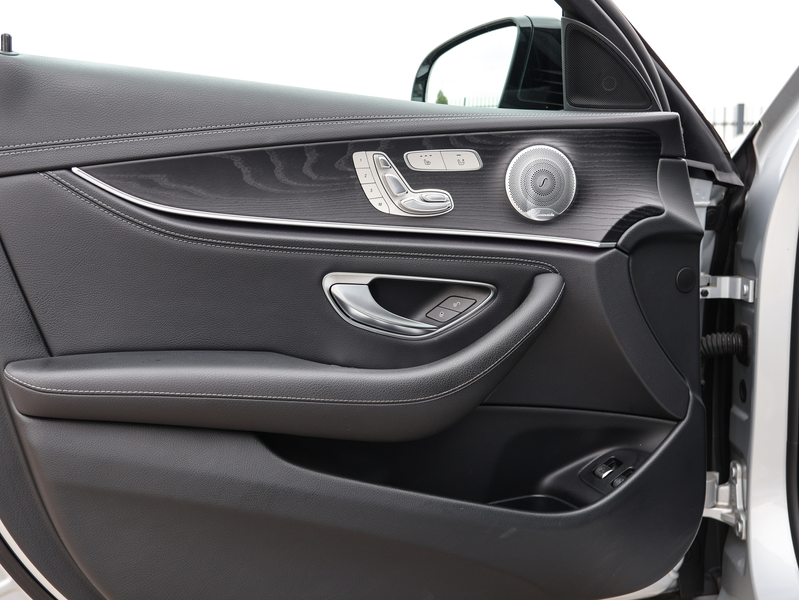 Mercedes-Benz E 350 d T AMG Line - PANO BURMESTER NIGHT — photo 27