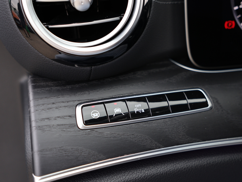Mercedes-Benz E 350 d T AMG Line - PANO BURMESTER NIGHT — photo 36
