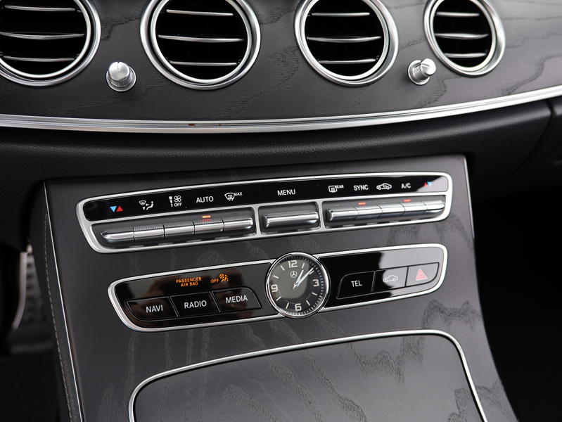 Mercedes-Benz E 350 d T AMG Line - PANO BURMESTER NIGHT — photo 31
