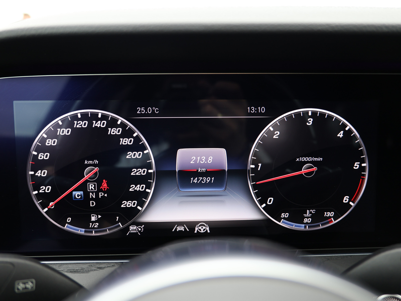 Mercedes-Benz E 350 d T AMG Line - PANO BURMESTER NIGHT — photo 35