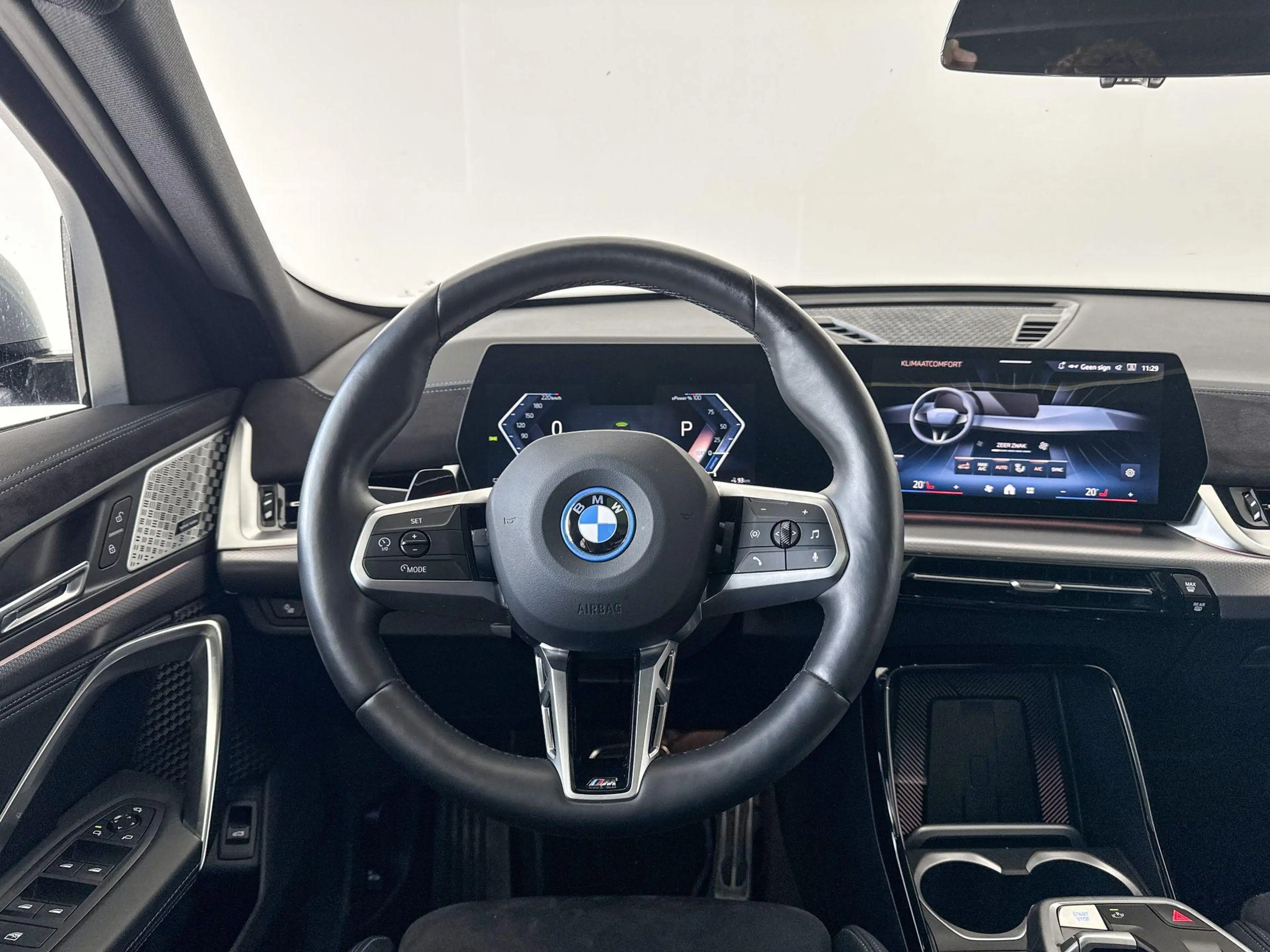 BMW iX2 eDrive20 67 kWh — photo 15