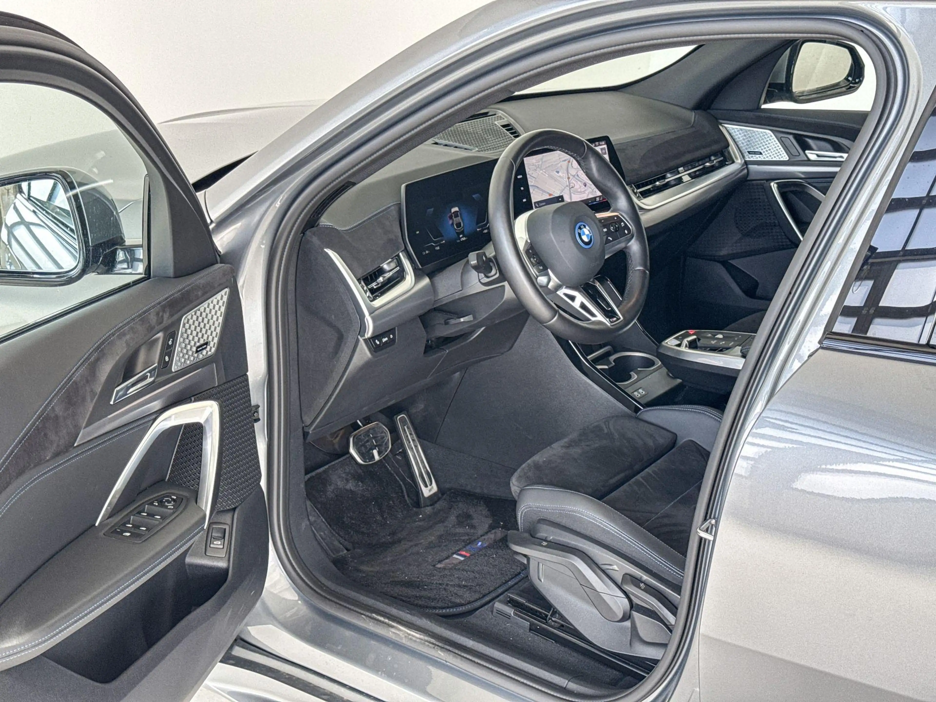 BMW iX2 eDrive20 67 kWh — photo 10