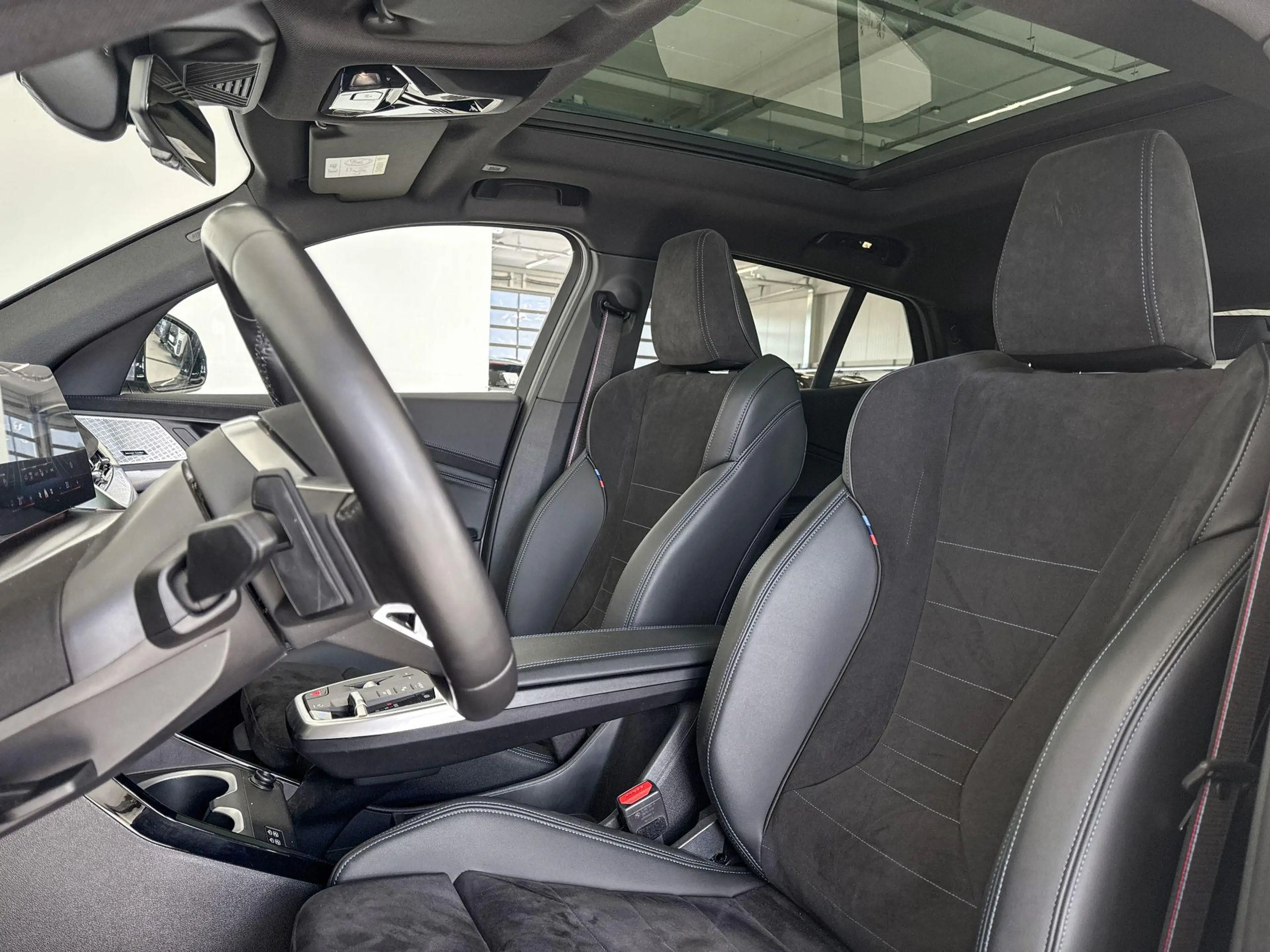 BMW iX2 eDrive20 67 kWh — photo 12