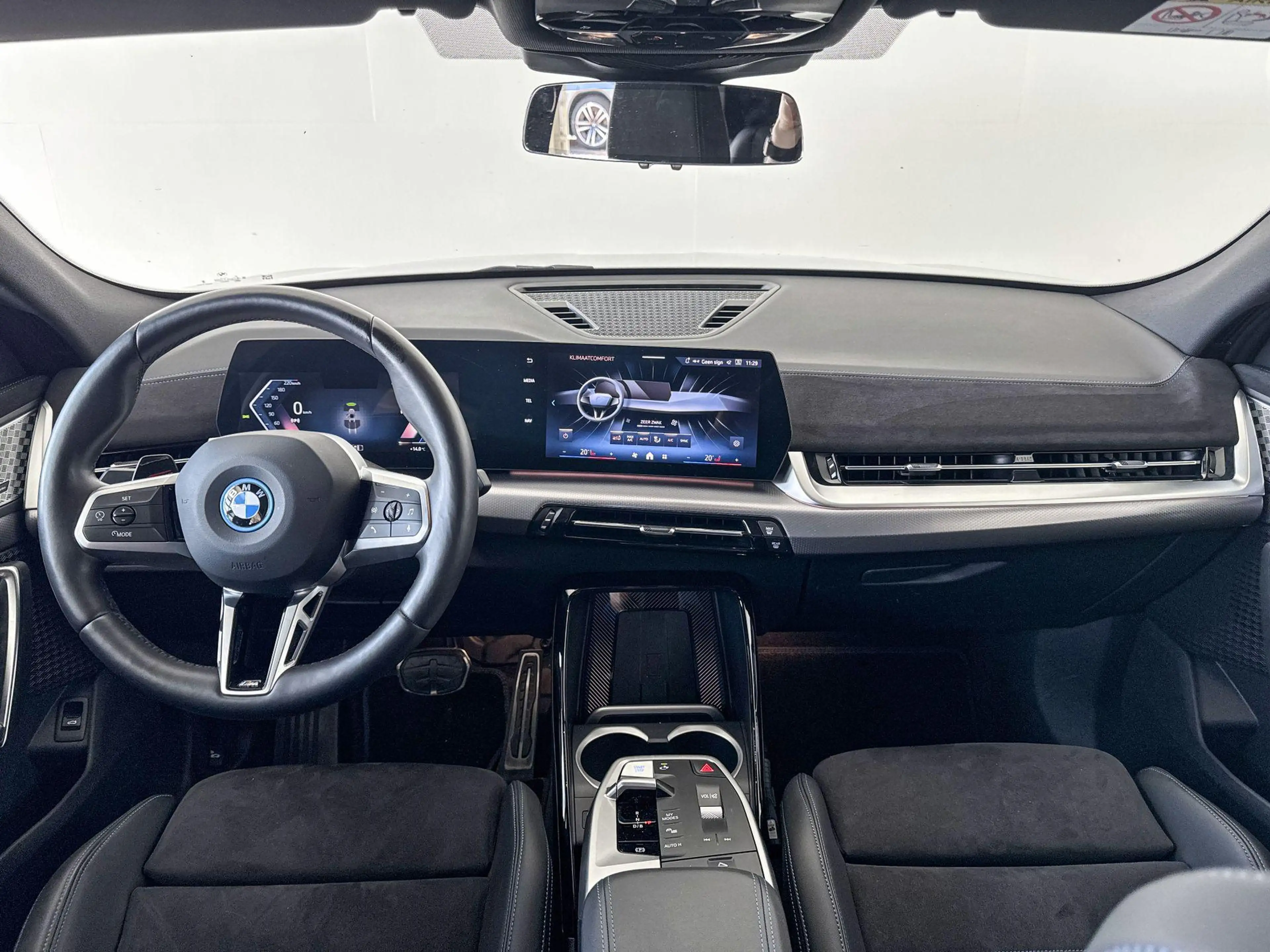BMW iX2 eDrive20 67 kWh — photo 14