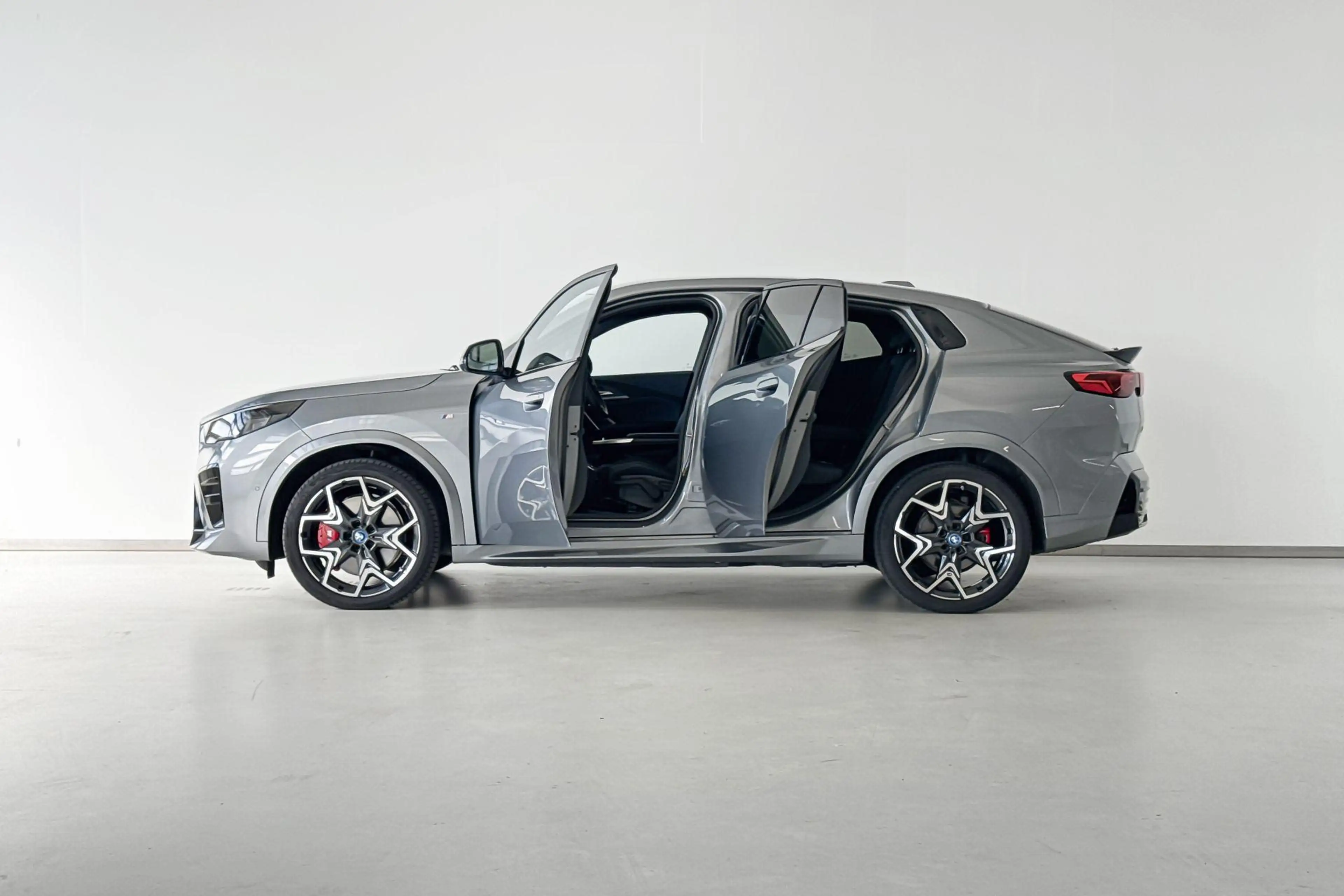 BMW iX2 eDrive20 67 kWh — photo 3