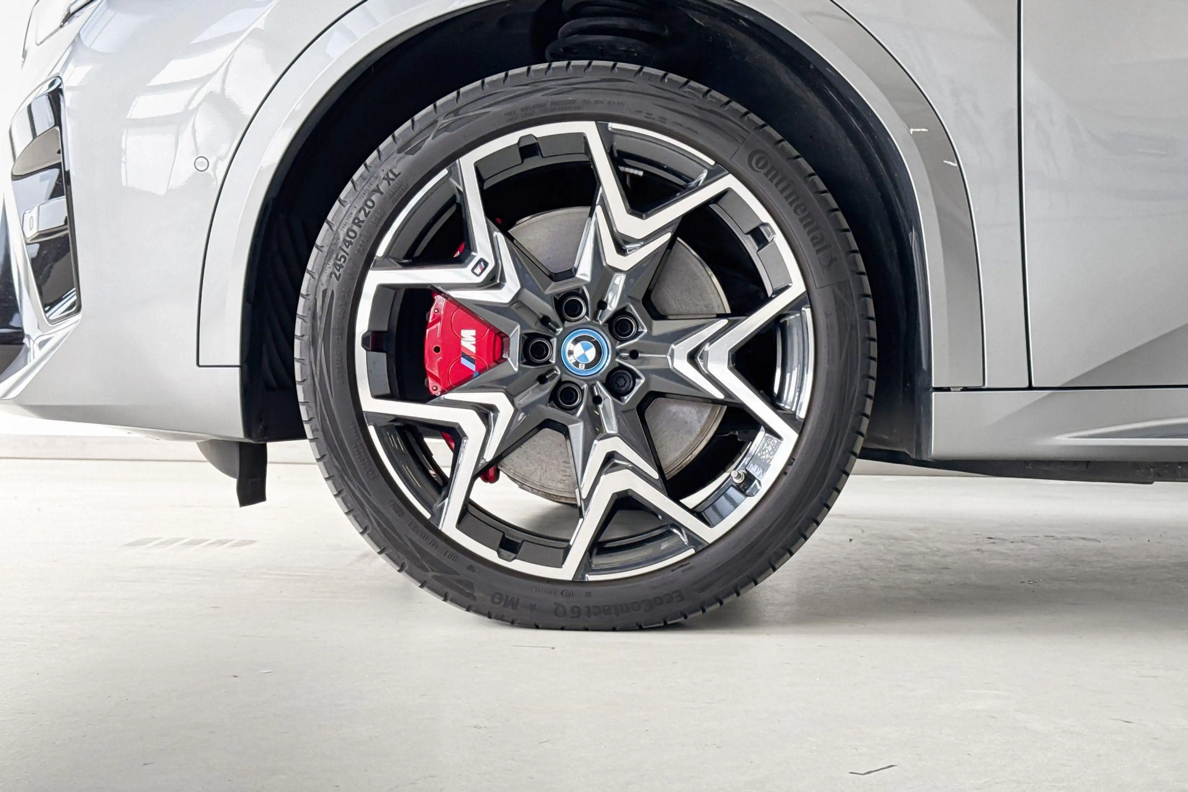 BMW iX2 eDrive20 67 kWh — photo 4