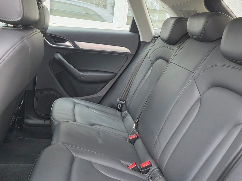 Audi Q3 2.0 TFSI quattro *LEDER*8Fach Berreift — photo 23