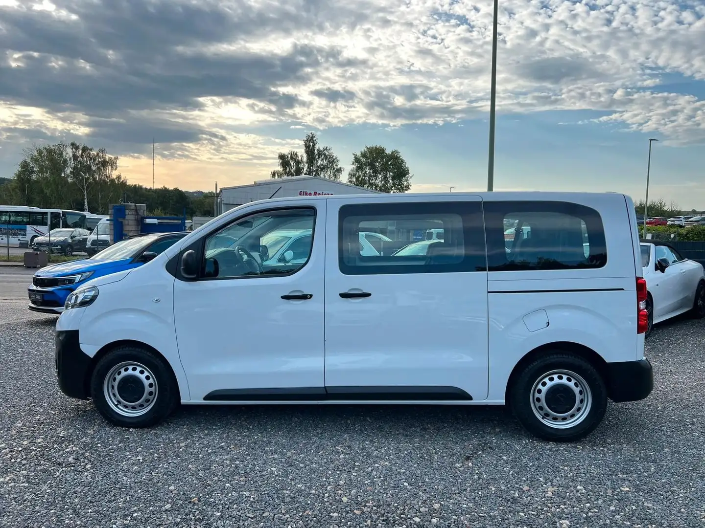 Opel Vivaro VIVARO-9SITZE-NAVI-DAB-KAMERA-TEMPOMAT-KLIMA Weiß - 2