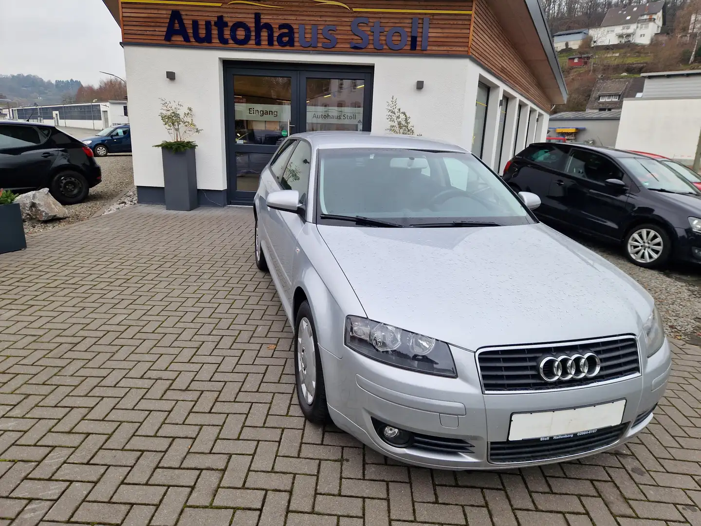 Audi A3 1.6 Attraction Grau - 1