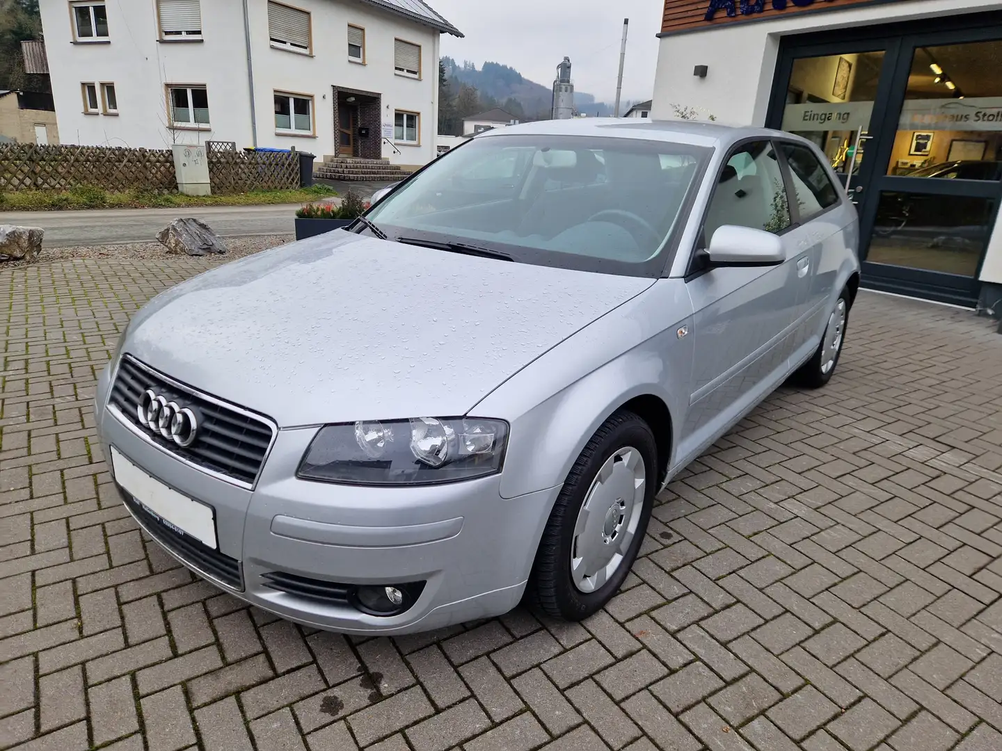 Audi A3 1.6 Attraction Grau - 2