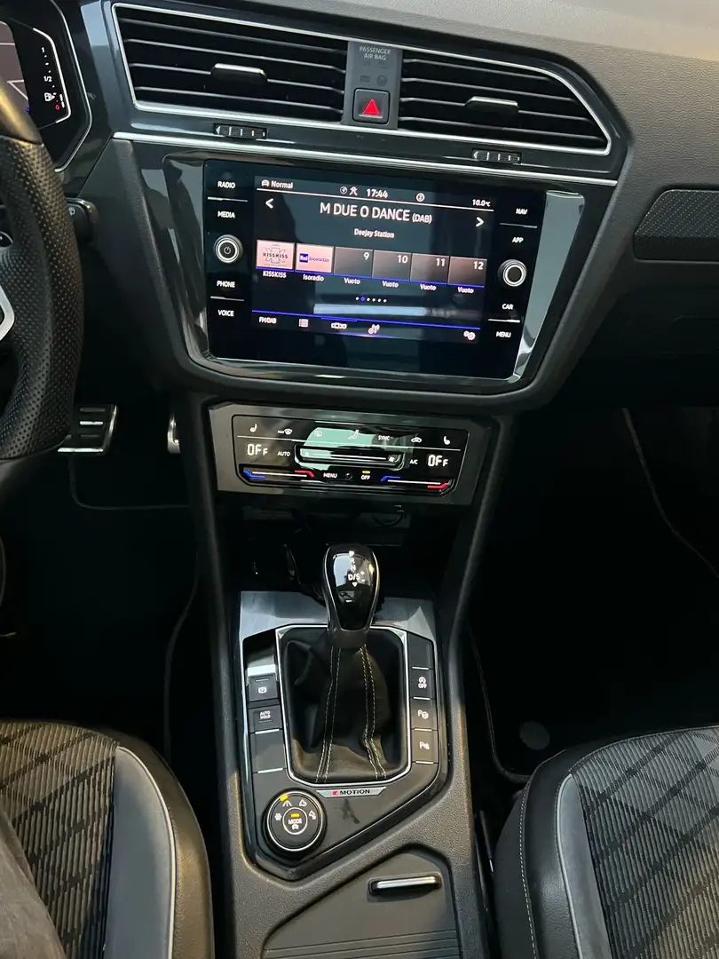 Volkswagen Tiguan 2.0 tdi R-Line 4motion 200cv dsg Gris - 2