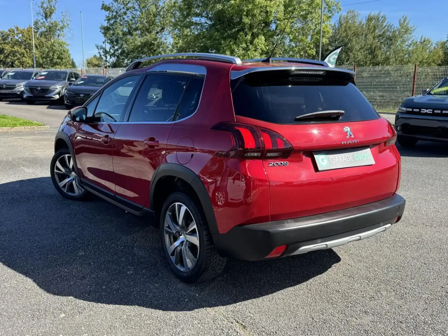 Peugeot 2008 1.2 PureTech 110ch S&S BVM5 Allure Rouge - 2