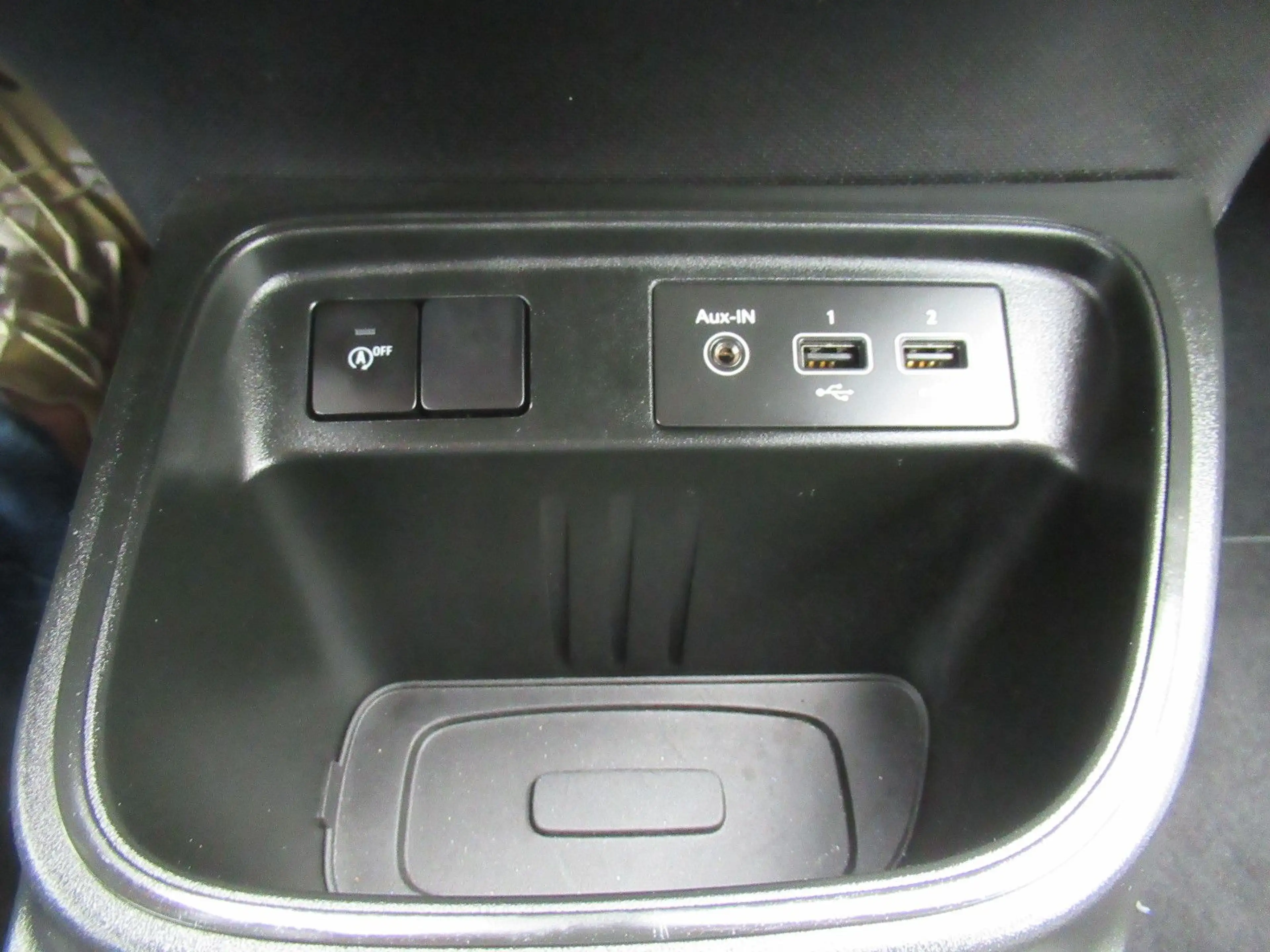 Renault Twingo Equilibre KLIMA NAVI SHZG PDC TEMPO. DAB+ — photo 18