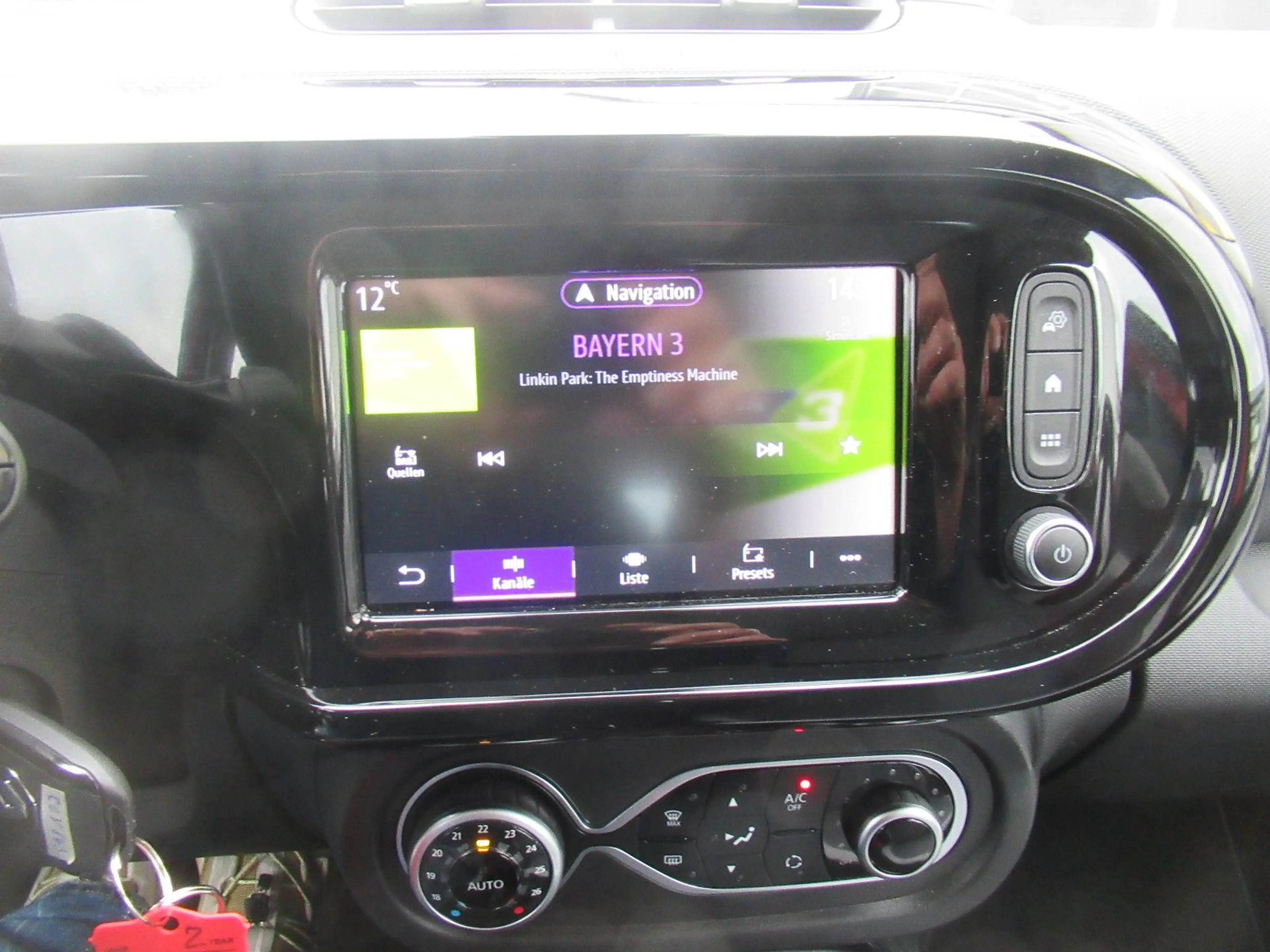 Renault Twingo Equilibre KLIMA NAVI SHZG PDC TEMPO. DAB+ — photo 16