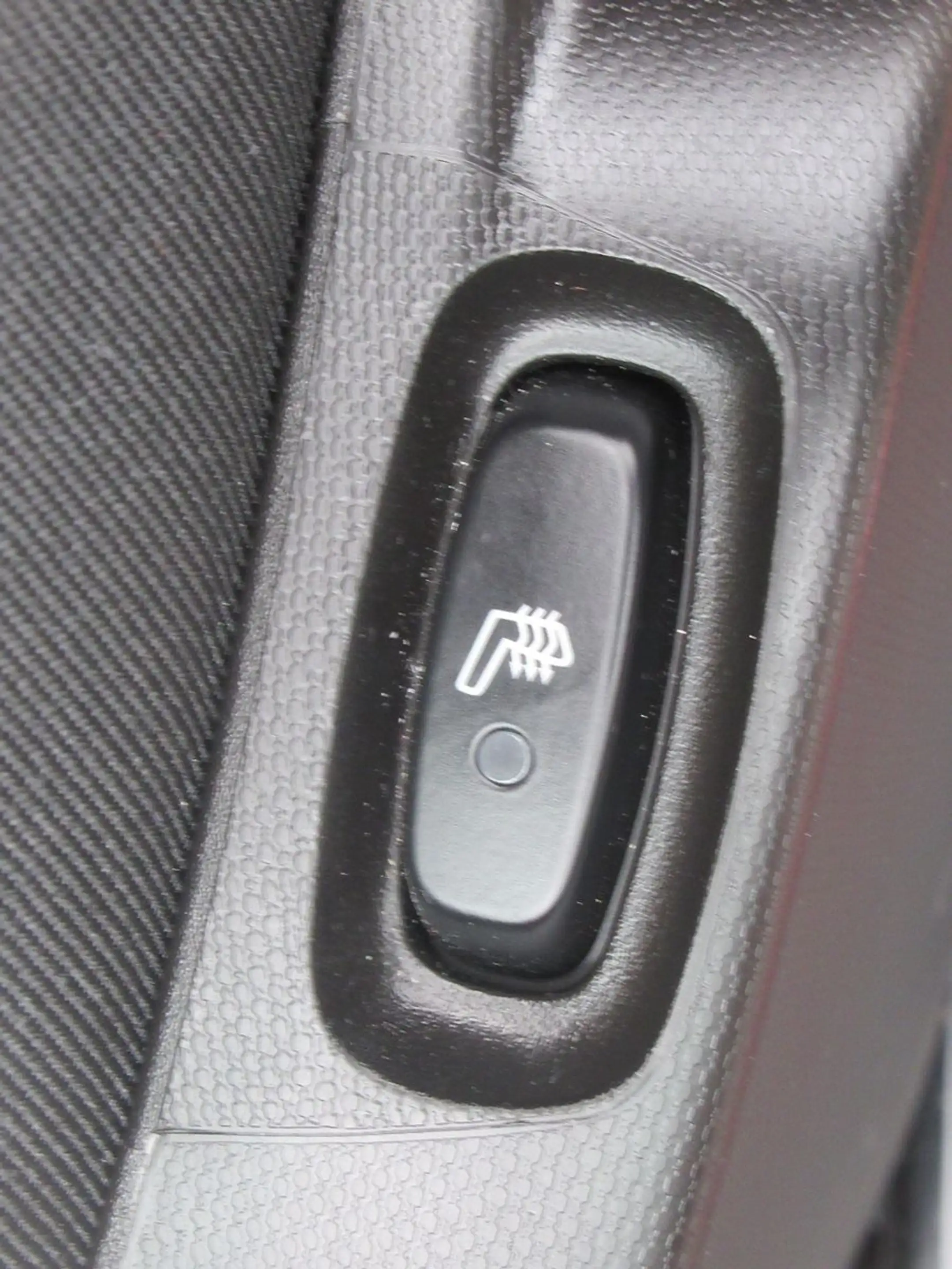 Renault Twingo Equilibre KLIMA NAVI SHZG PDC TEMPO. DAB+ — photo 19