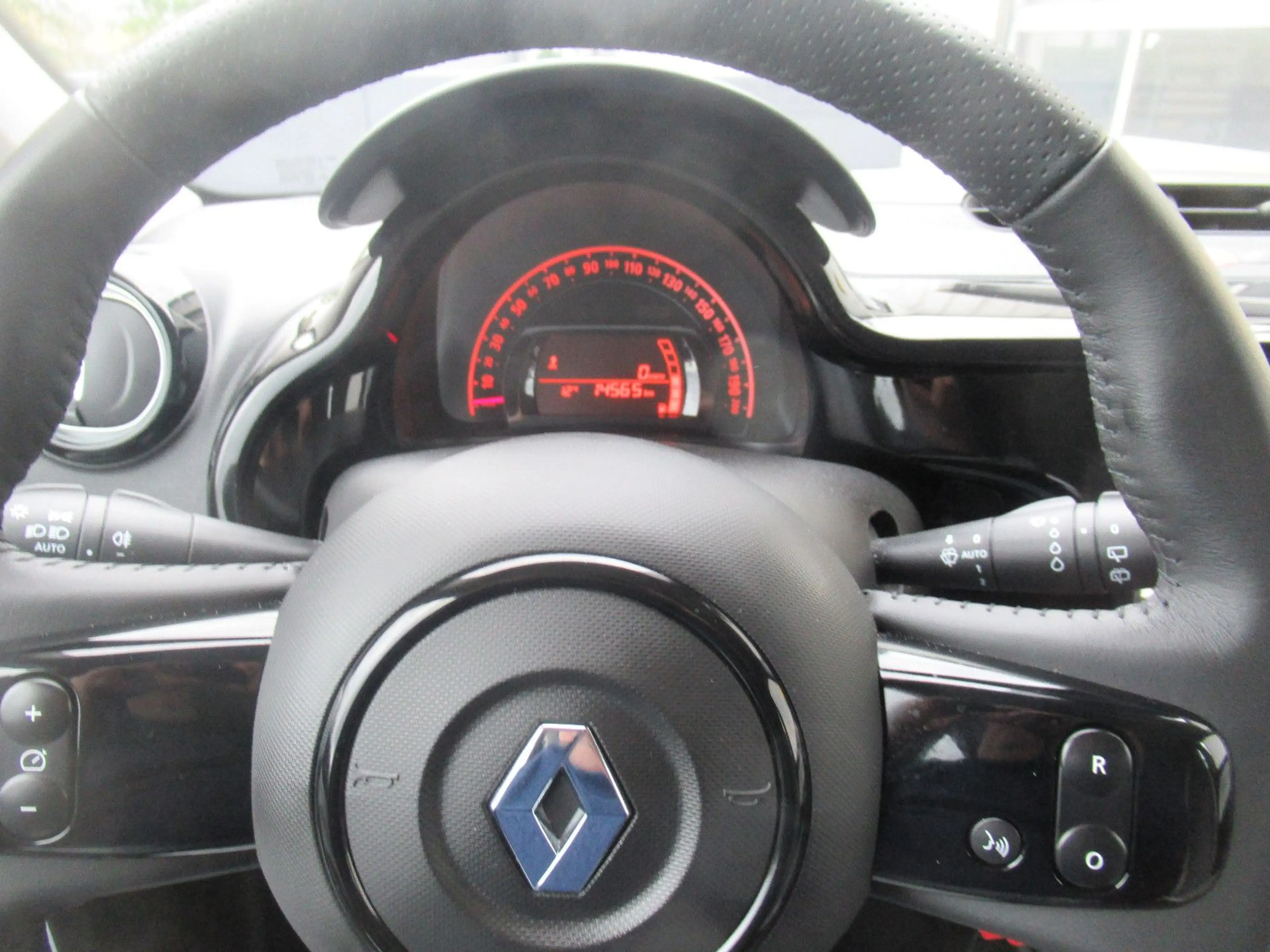 Renault Twingo Equilibre KLIMA NAVI SHZG PDC TEMPO. DAB+ — photo 8