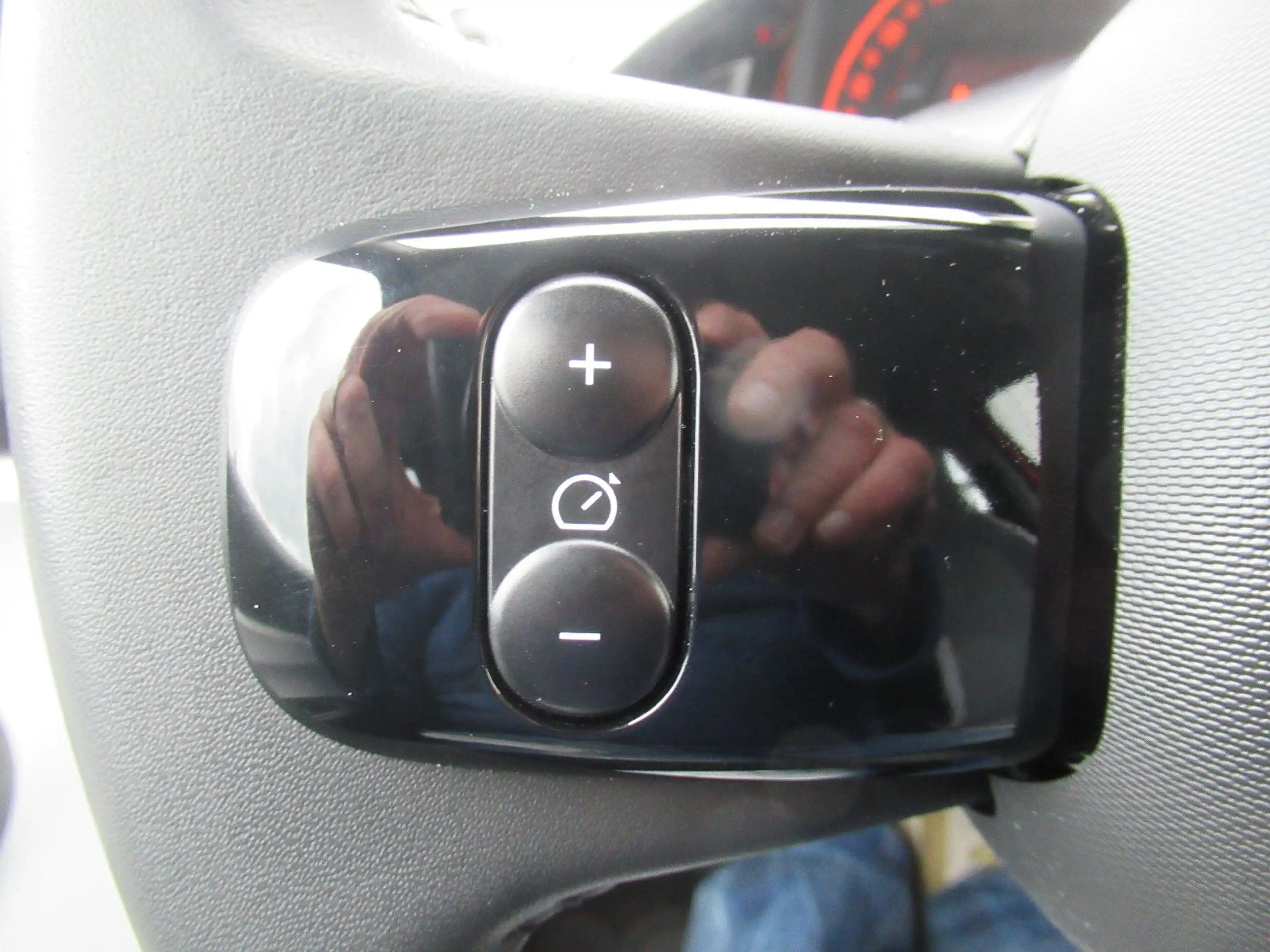 Renault Twingo Equilibre KLIMA NAVI SHZG PDC TEMPO. DAB+ — photo 10