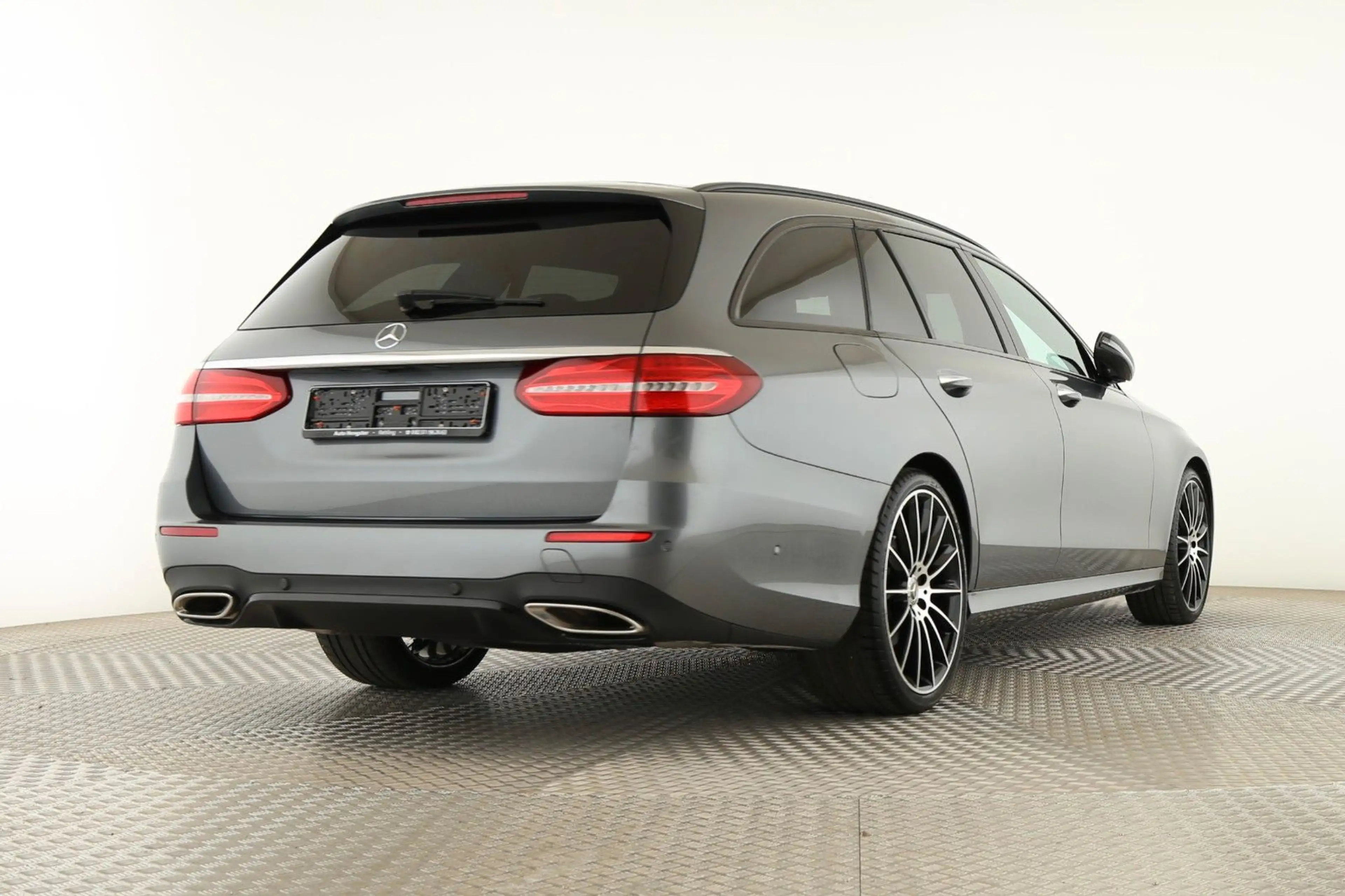 Mercedes-Benz E 200 T-Modell AMG-Line 20" AMG TOP-Zustand — photo 3