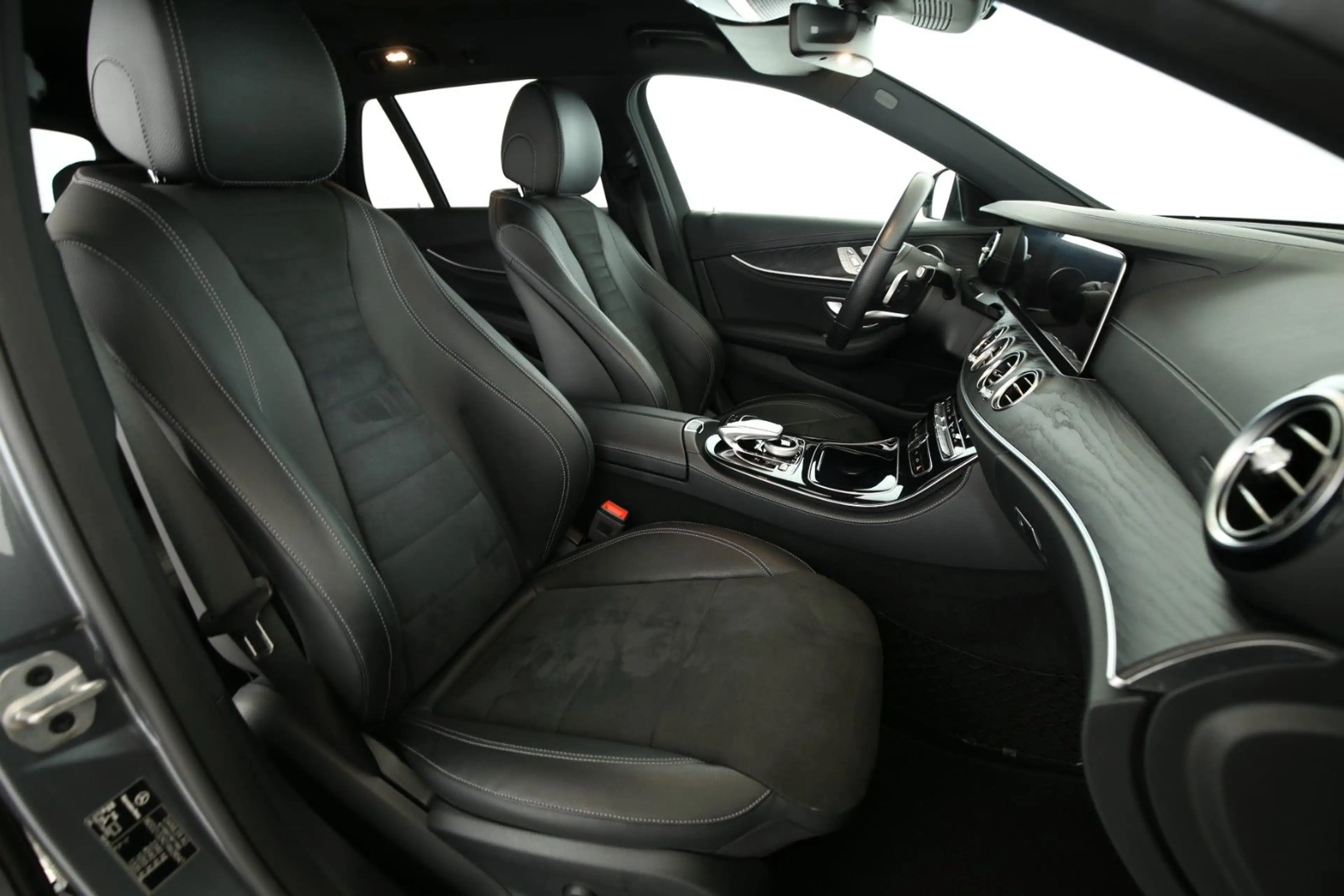 Mercedes-Benz E 200 T-Modell AMG-Line 20" AMG TOP-Zustand — photo 9