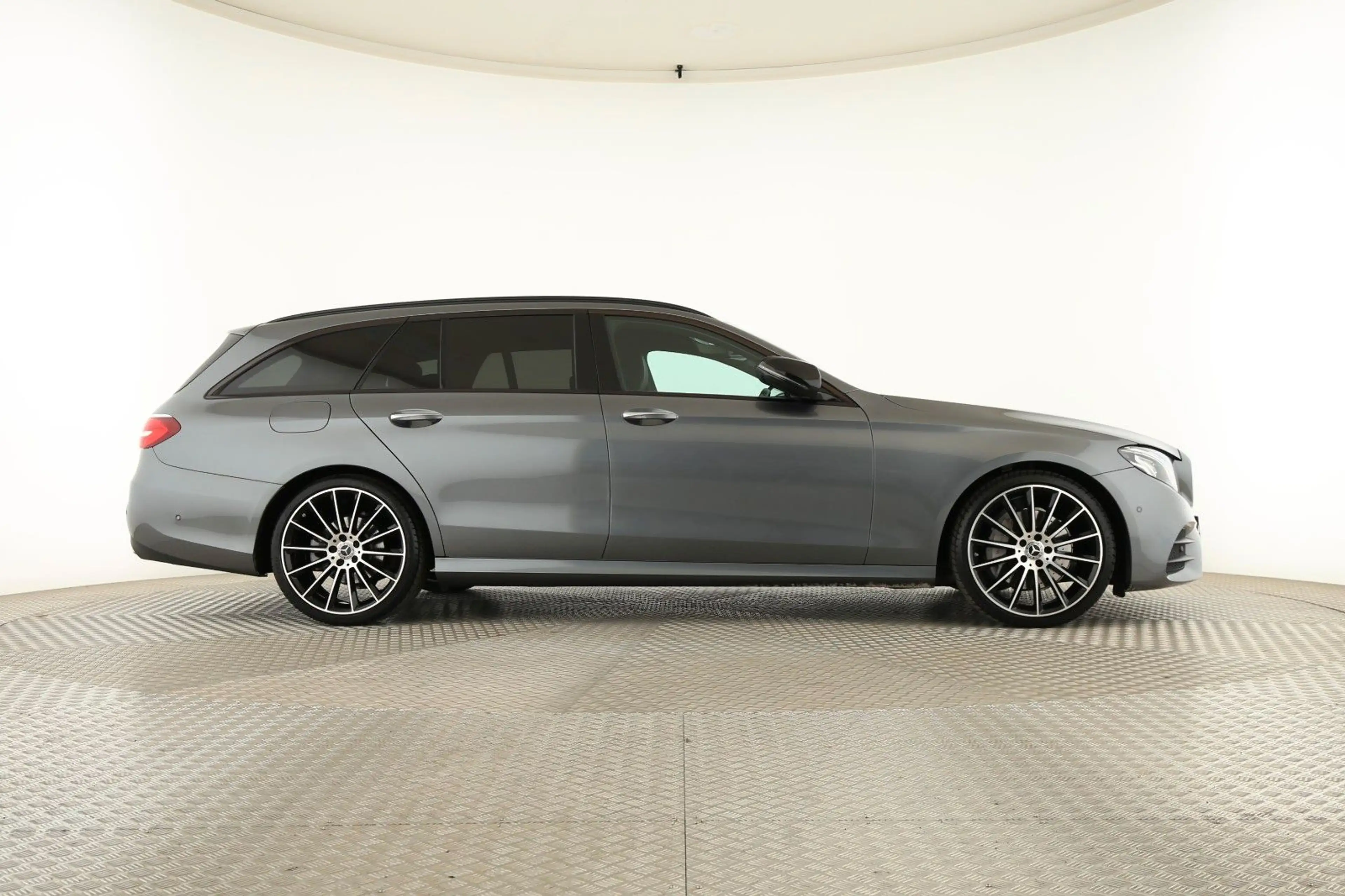 Mercedes-Benz E 200 T-Modell AMG-Line 20" AMG TOP-Zustand — photo 5